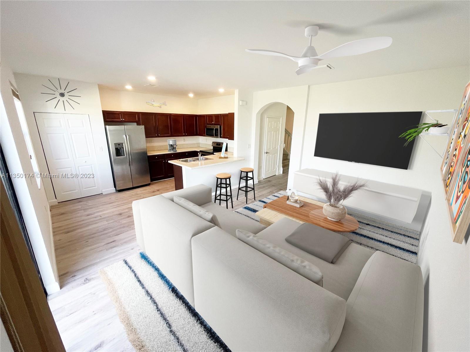 3313 W 94th Ter