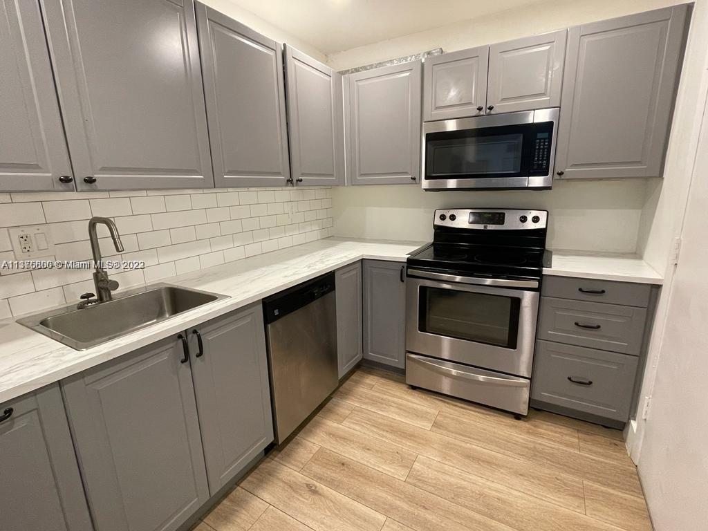 8335 SW 72nd Ave Unit: 211D