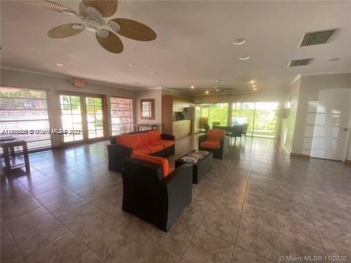 8335 SW 72nd Ave Unit: 211D
