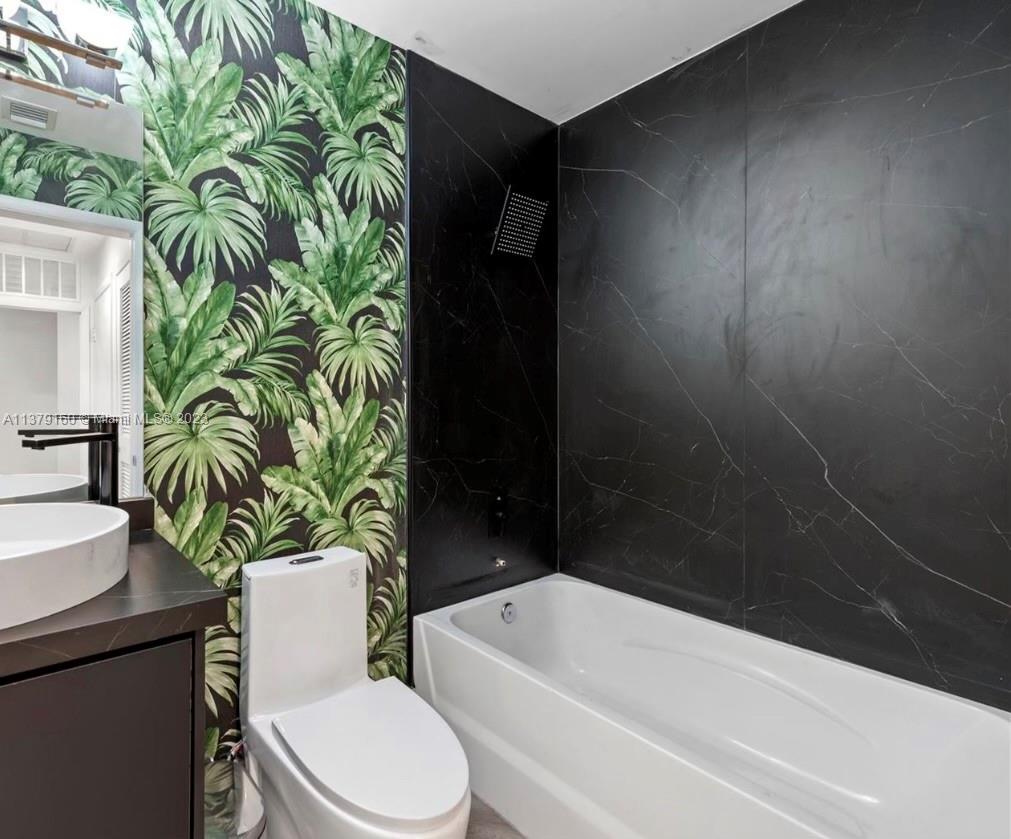 2020 N Bayshore Dr Unit: 3408