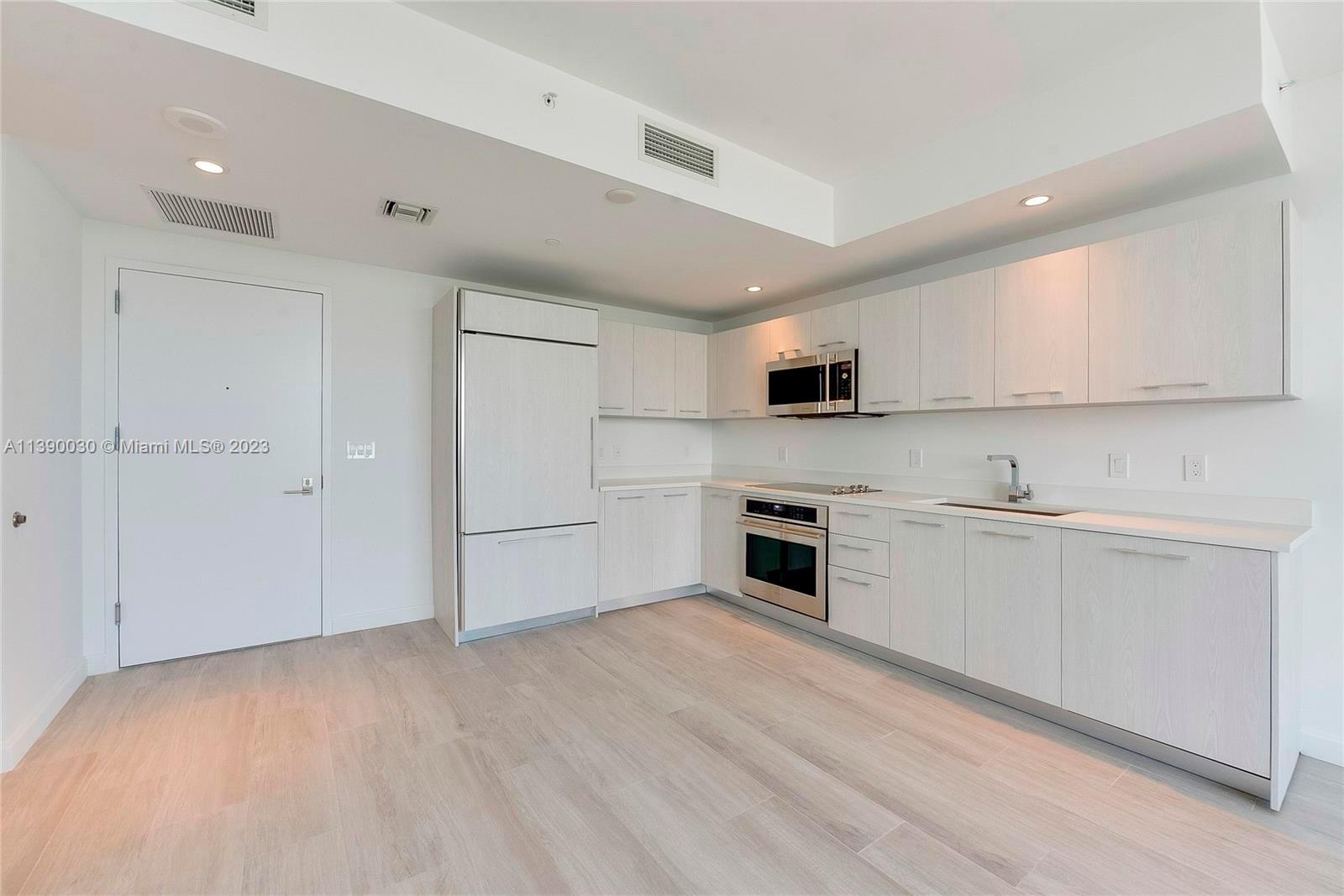 55 SW 9th St Unit: 3507