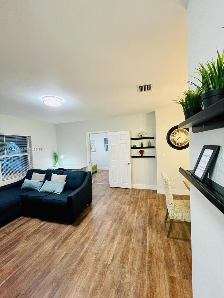 1031 NW 41st St