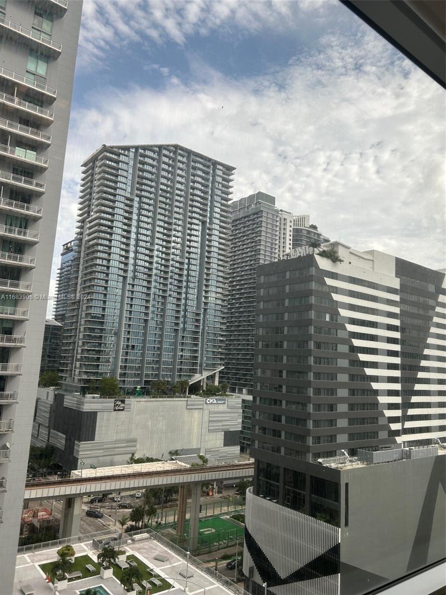 175 SW 7th St # 1504