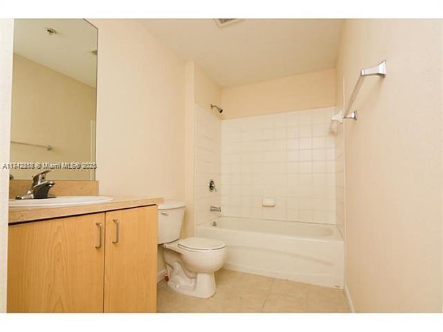 533 NE 3rd Ave # 123