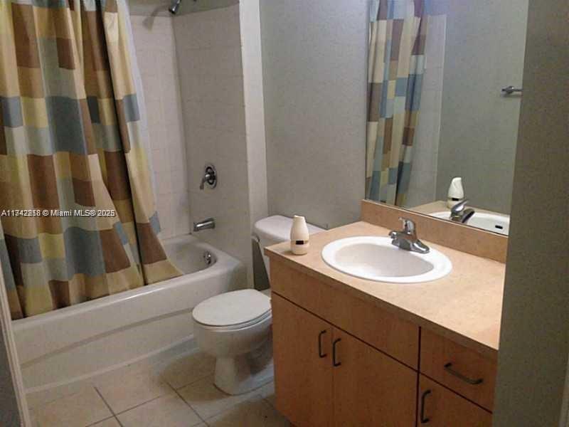 533 NE 3rd Ave # 123