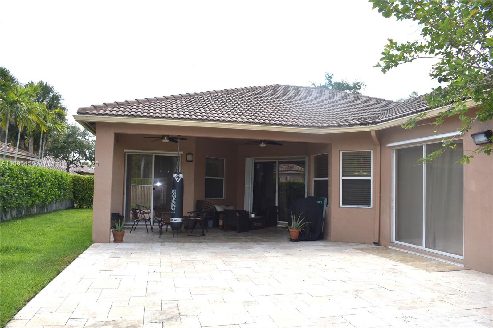 3937 W Gardenia Ave