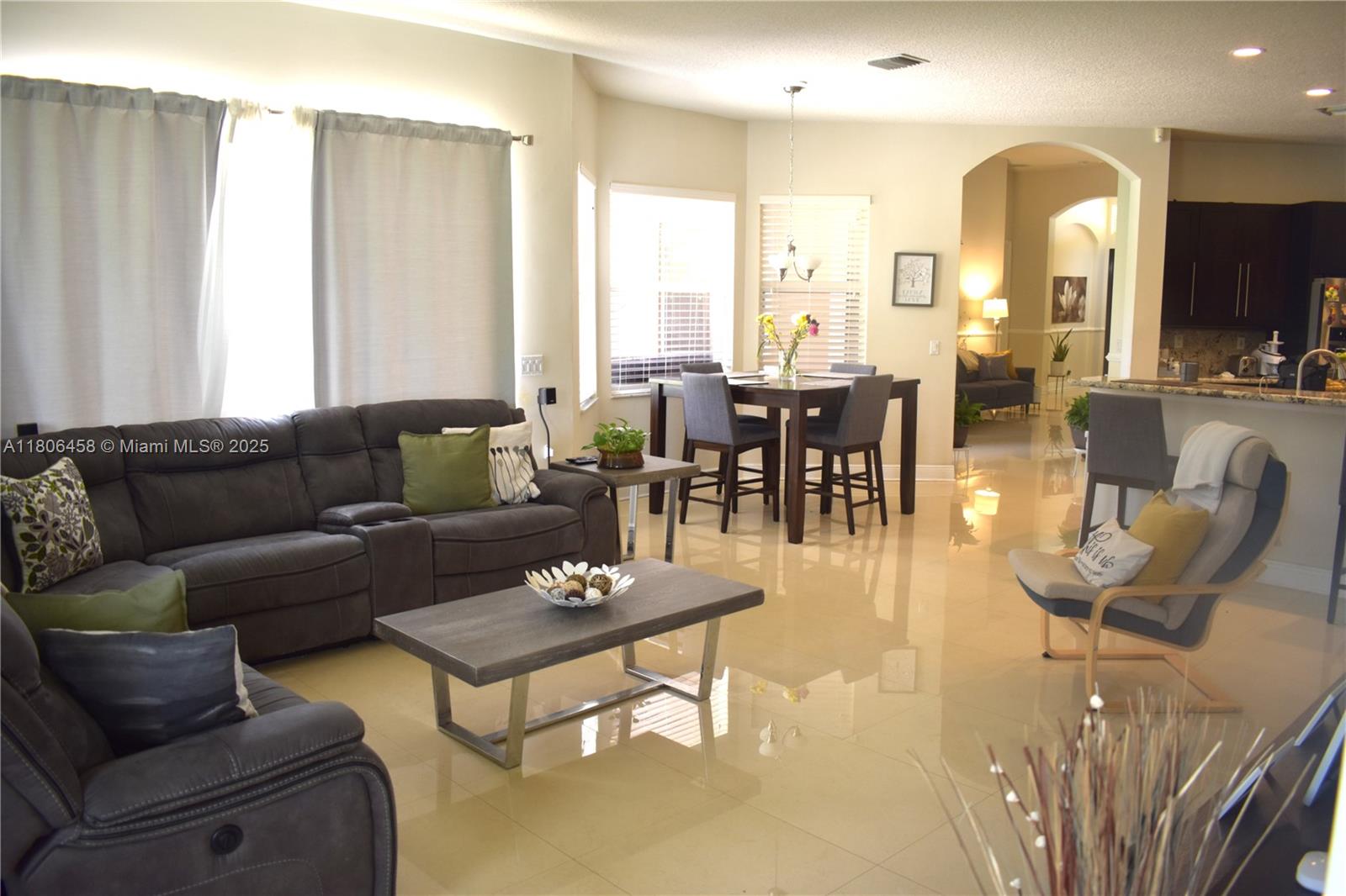 3937 W Gardenia Ave