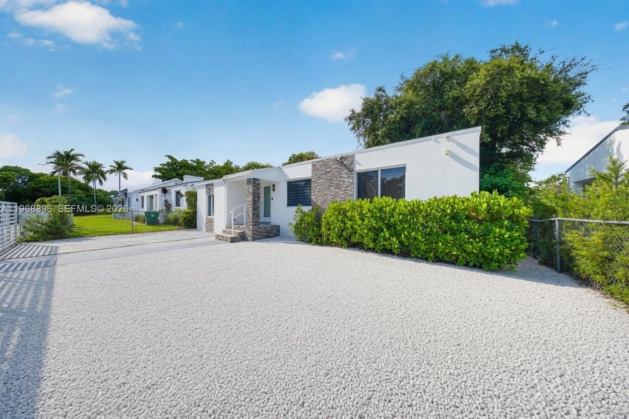 231 NW 44th St