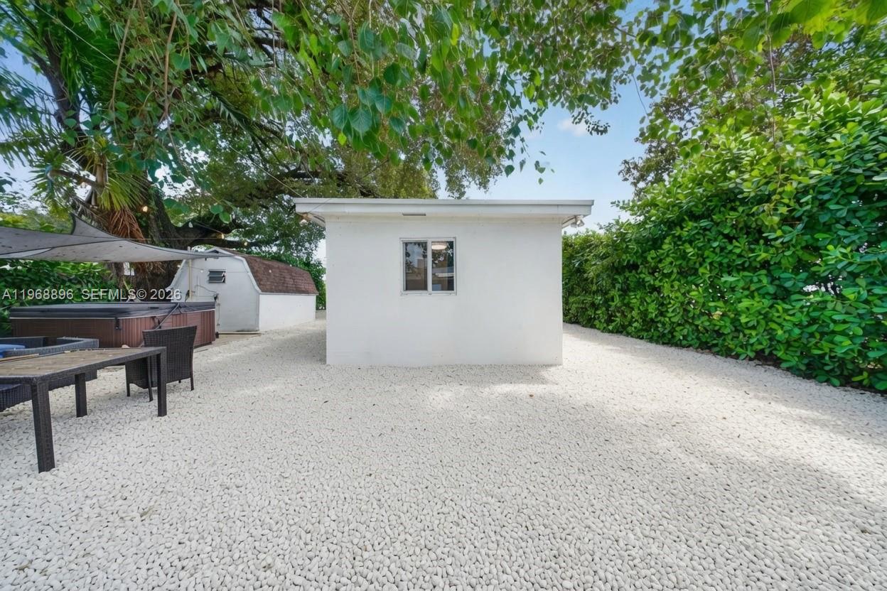 231 NW 44th St