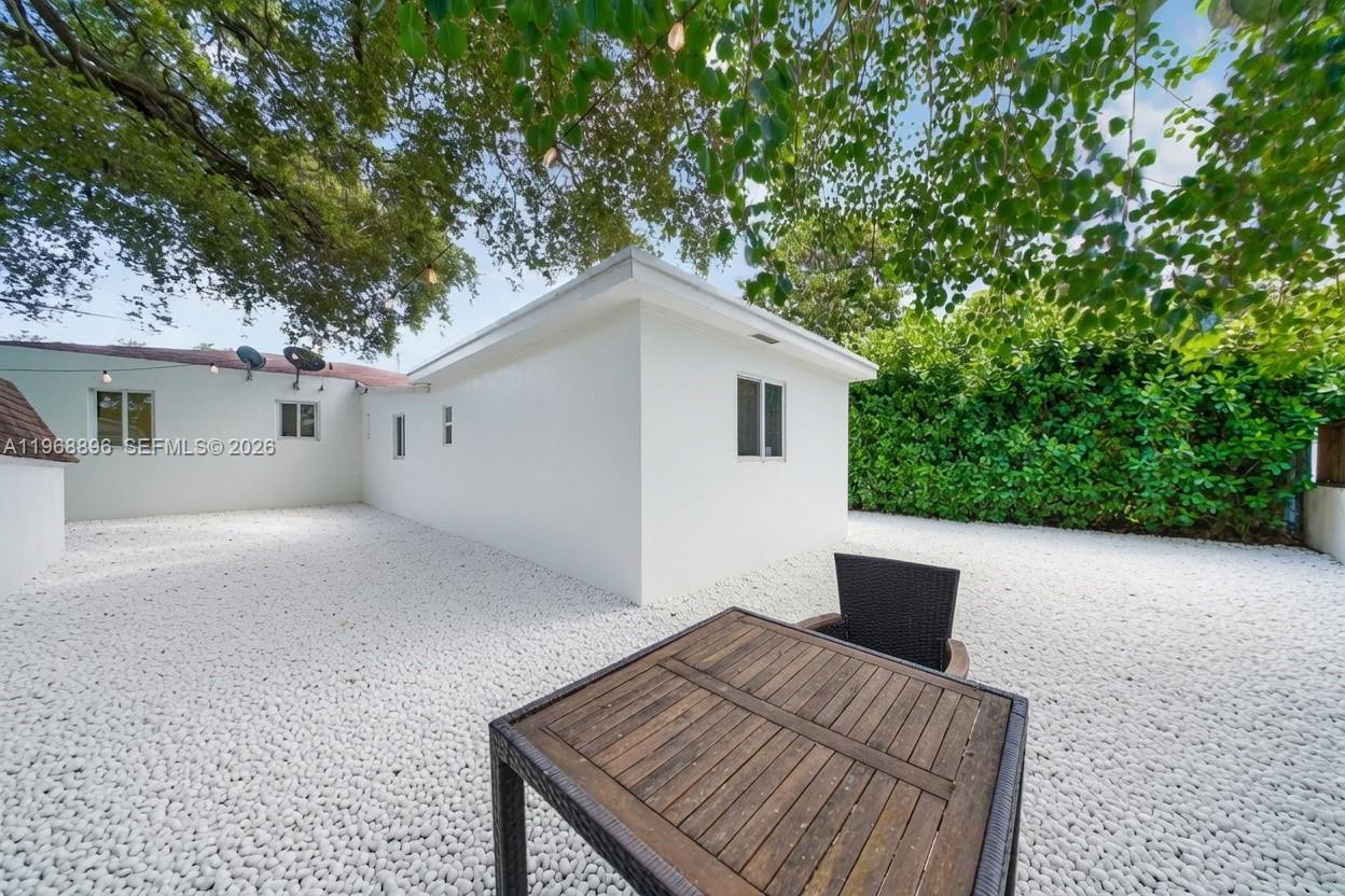 231 NW 44th St
