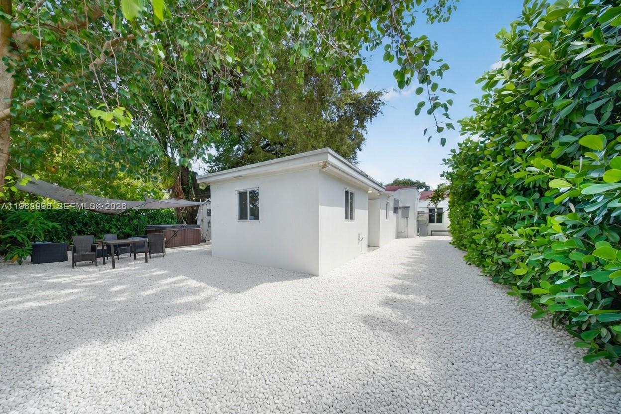231 NW 44th St
