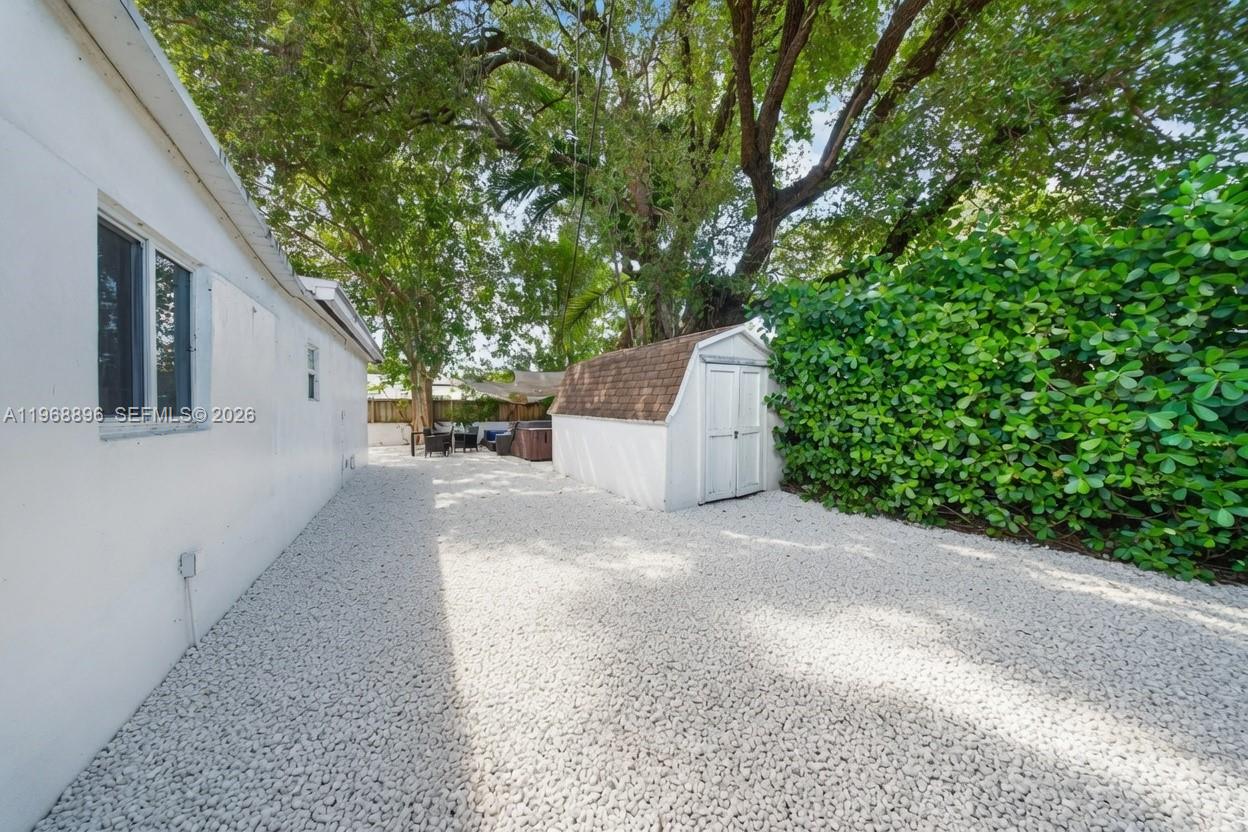 231 NW 44th St