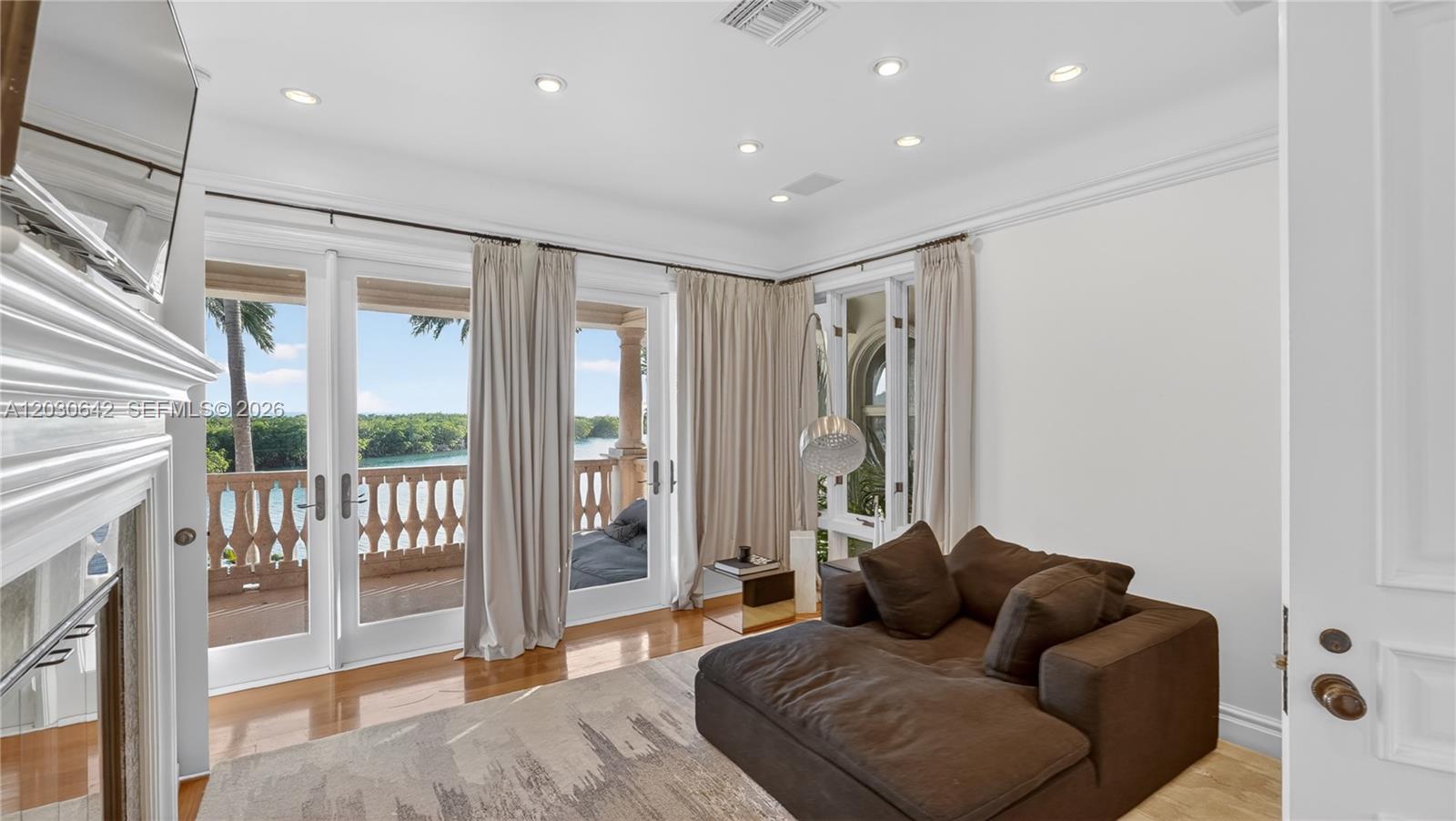 260 Cape Florida Dr