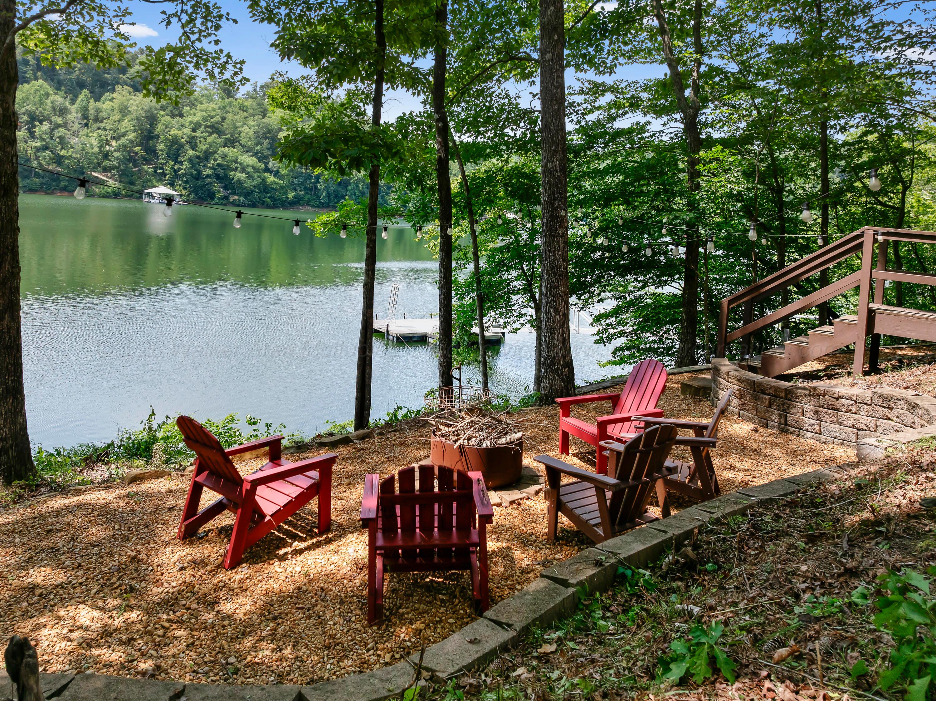1055 LAKE Dr