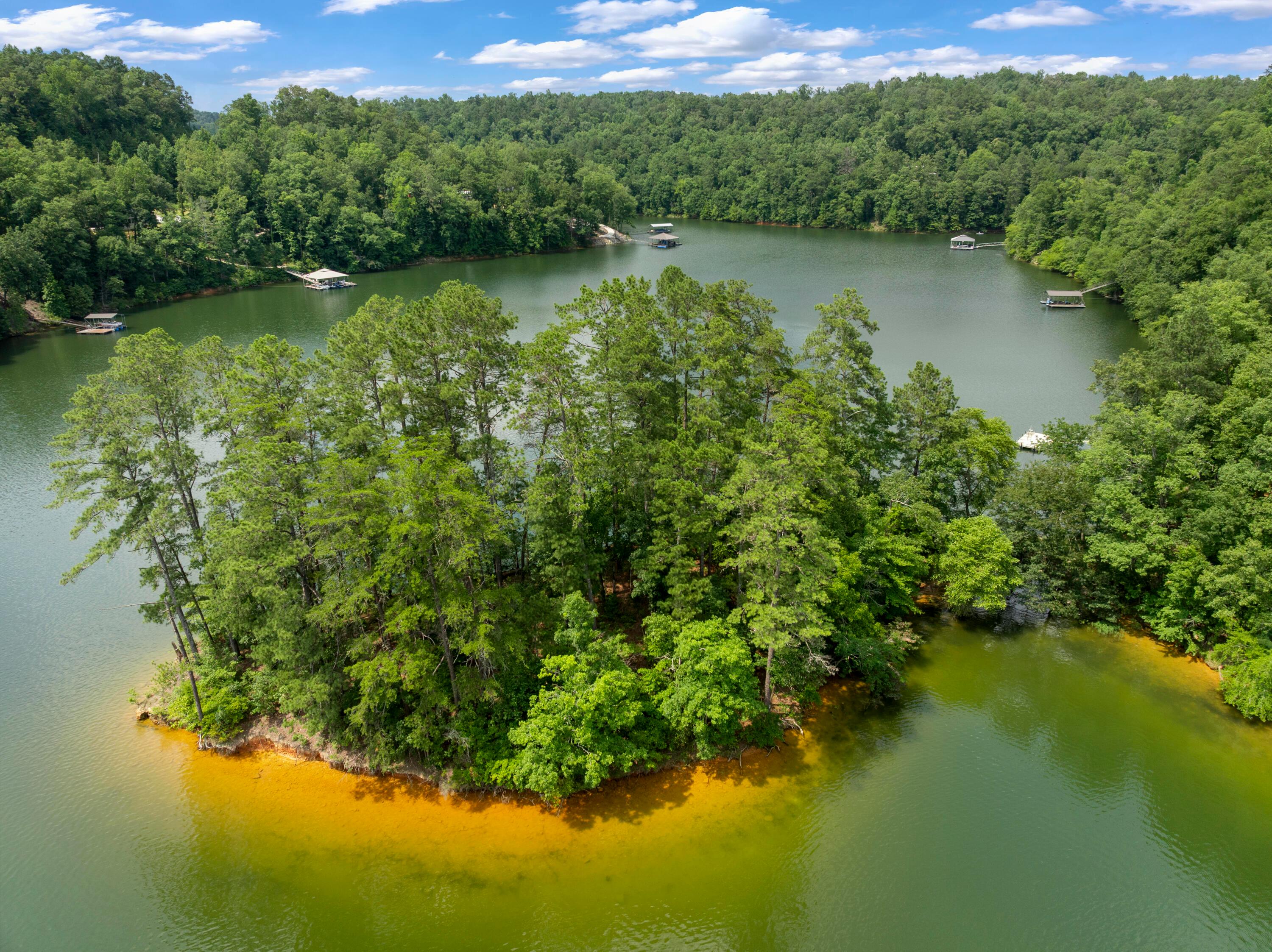 1055 LAKE Dr