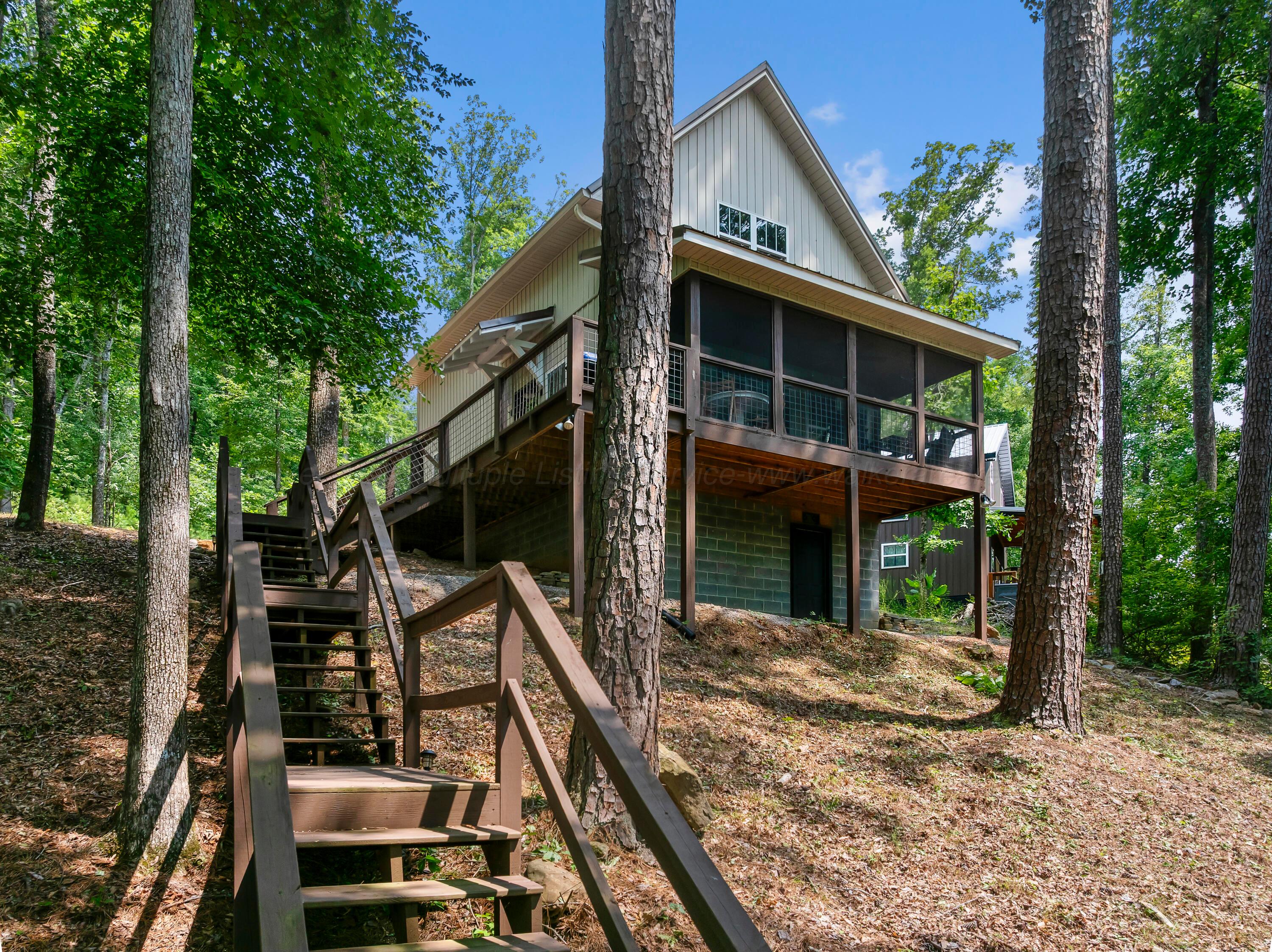 1055 LAKE Dr