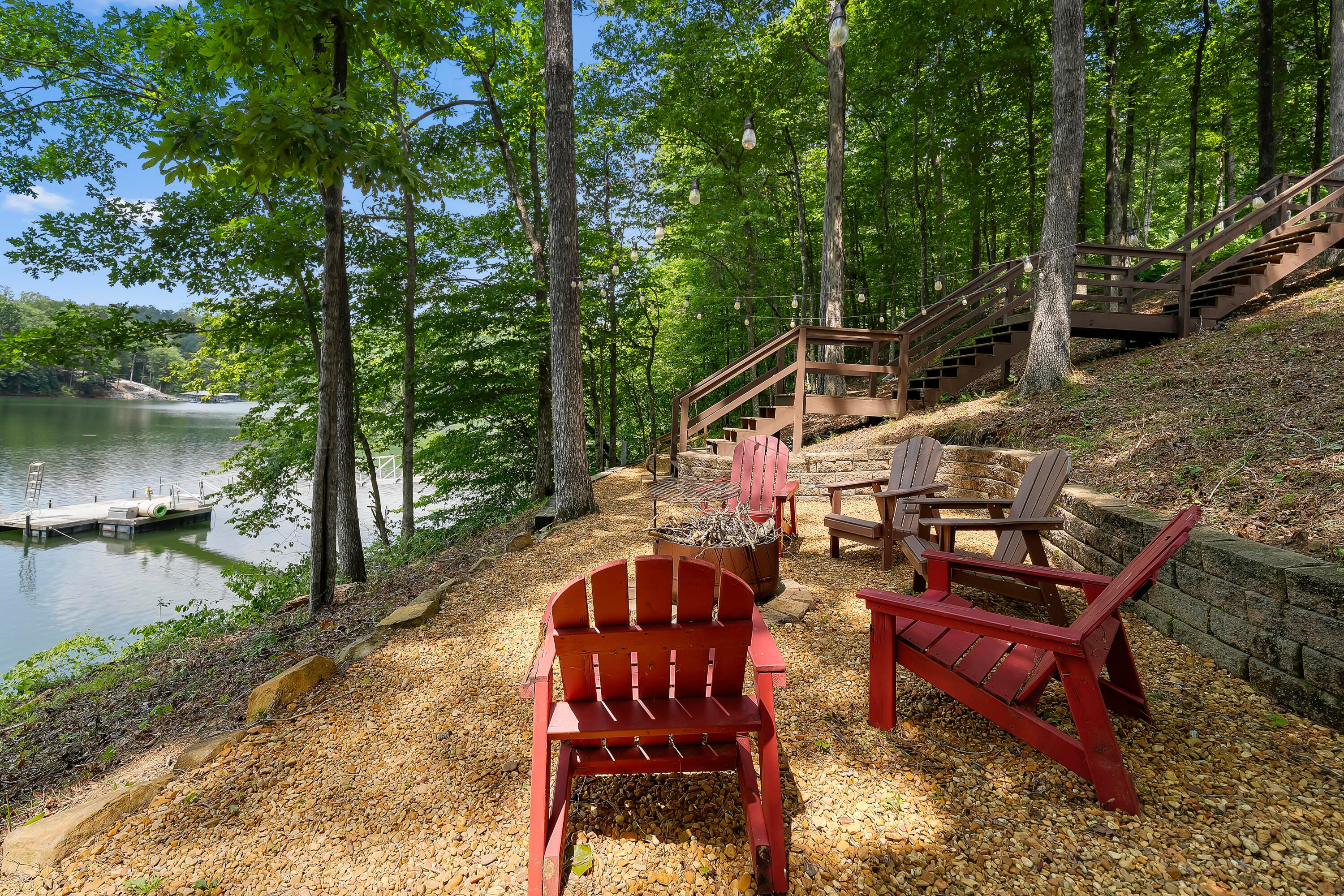 1055 LAKE Dr