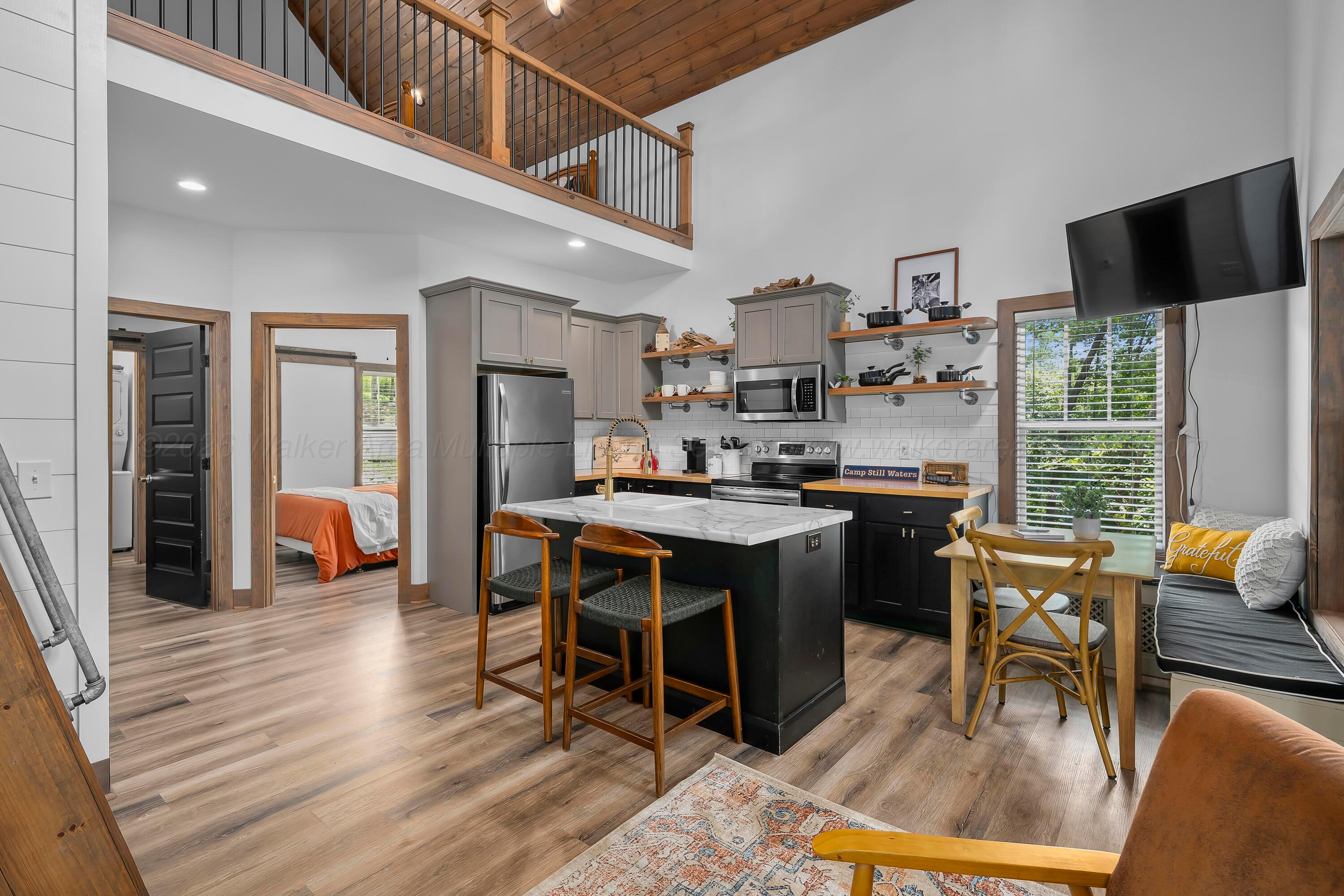 1055 LAKE Dr