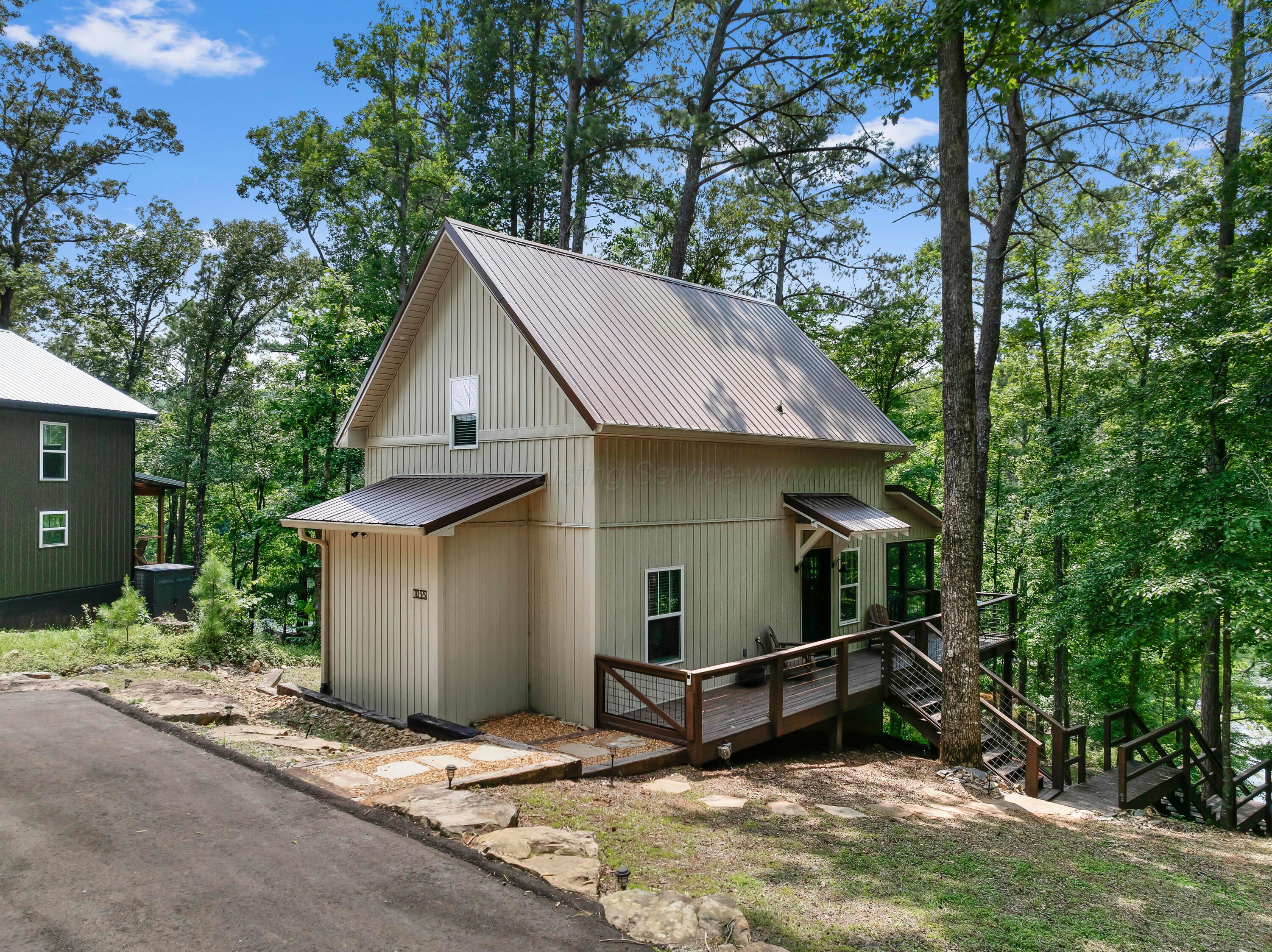 1055 LAKE Dr