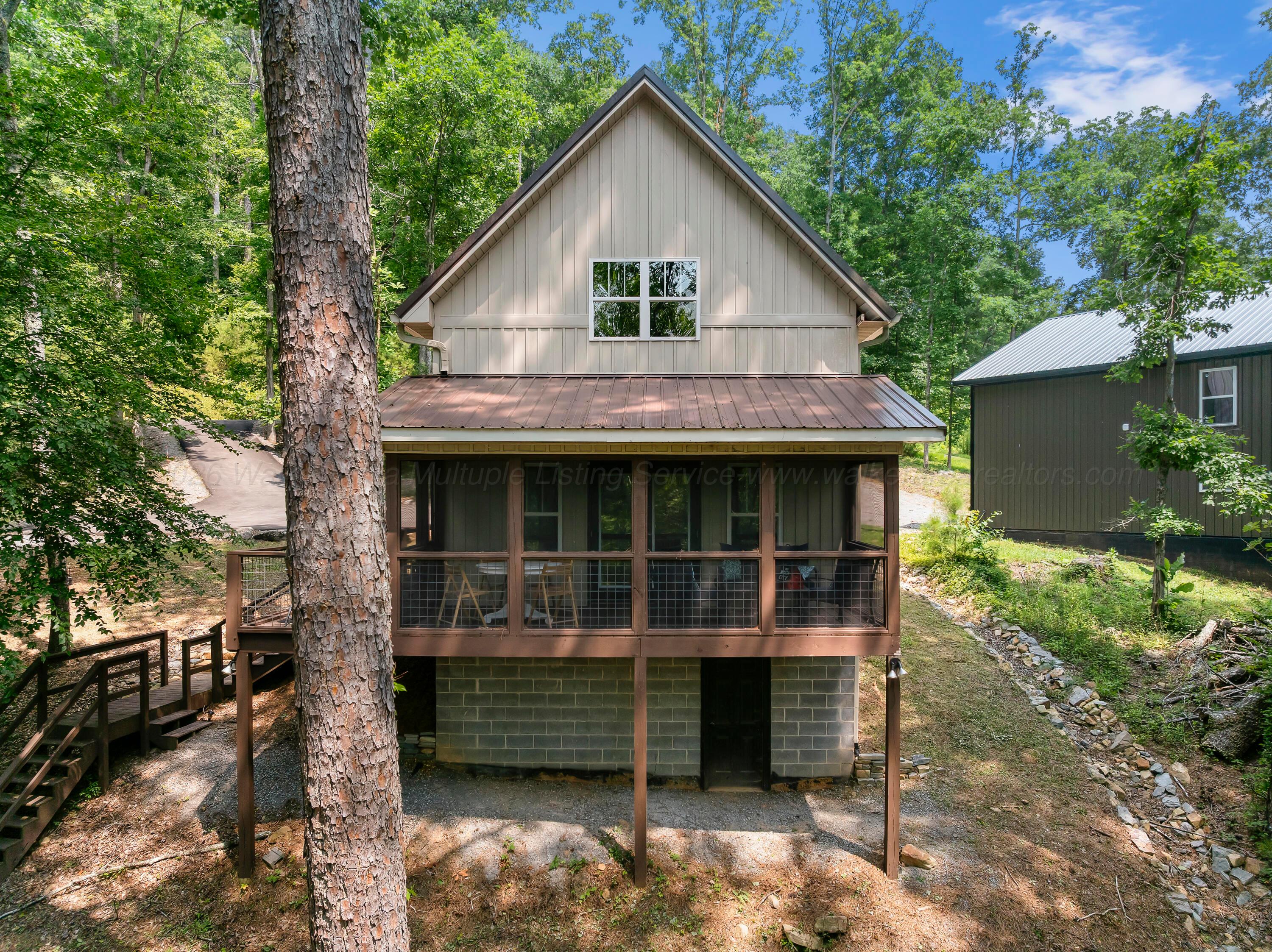 1055 LAKE Dr