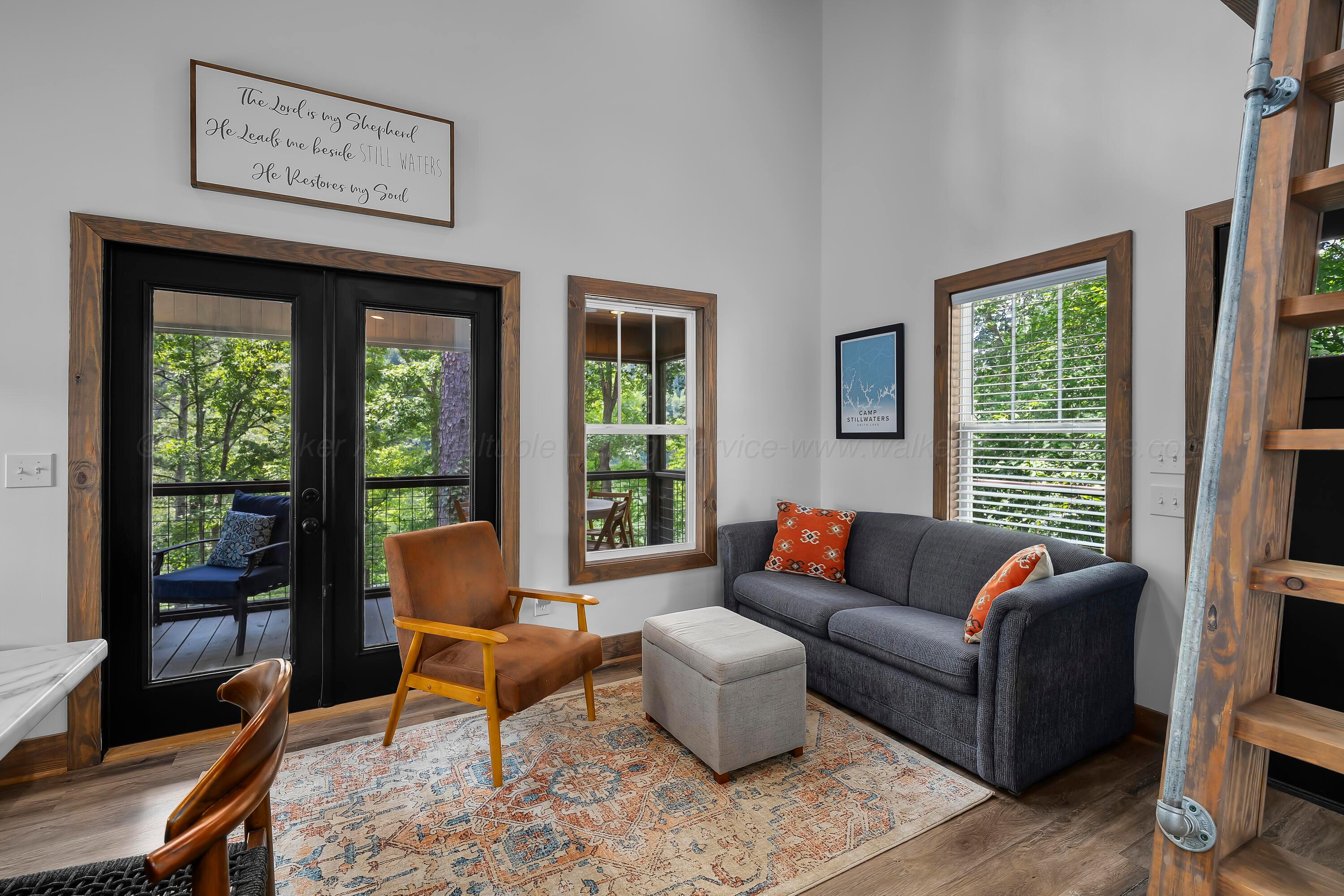 1055 LAKE Dr