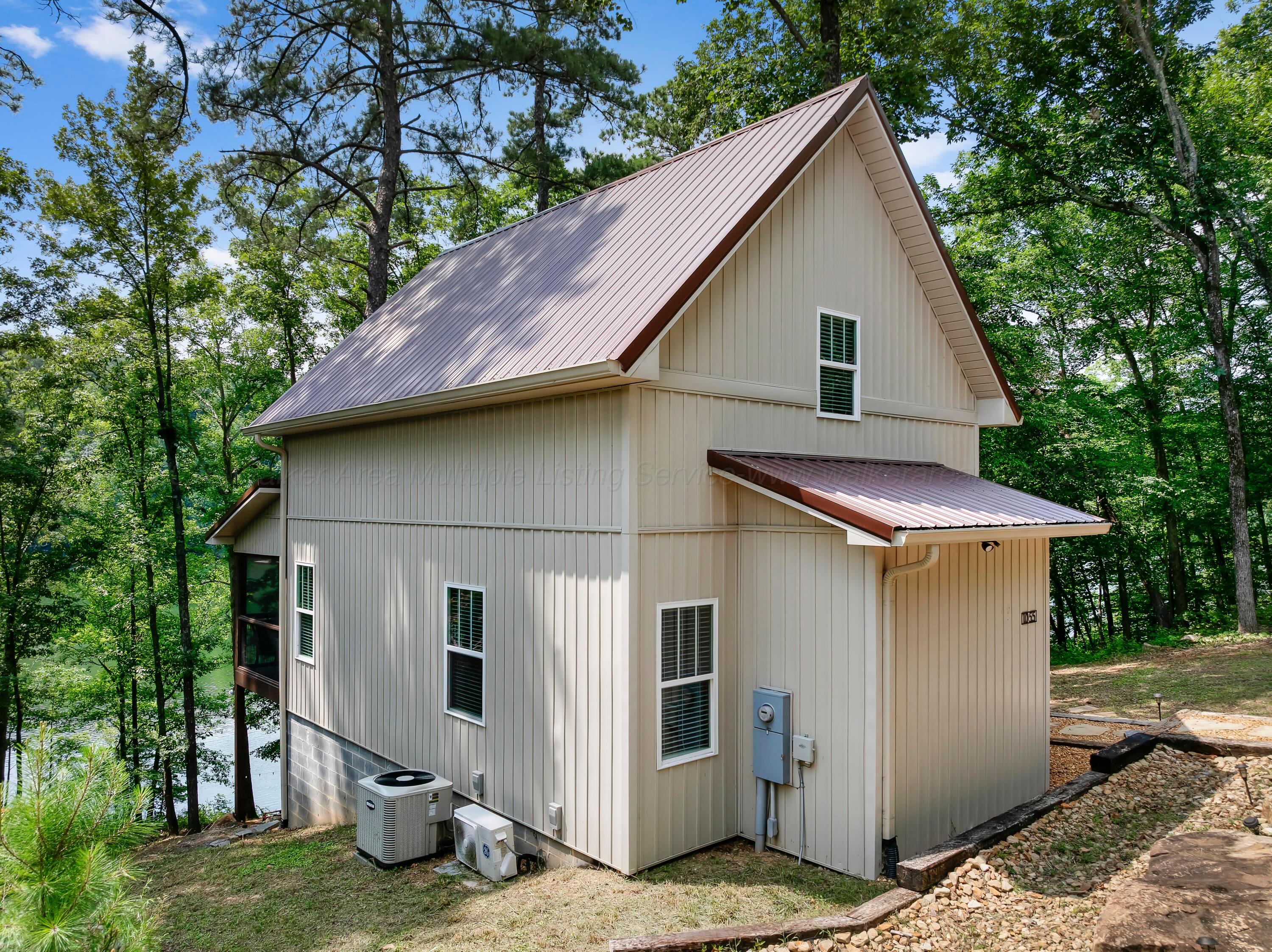 1055 LAKE Dr