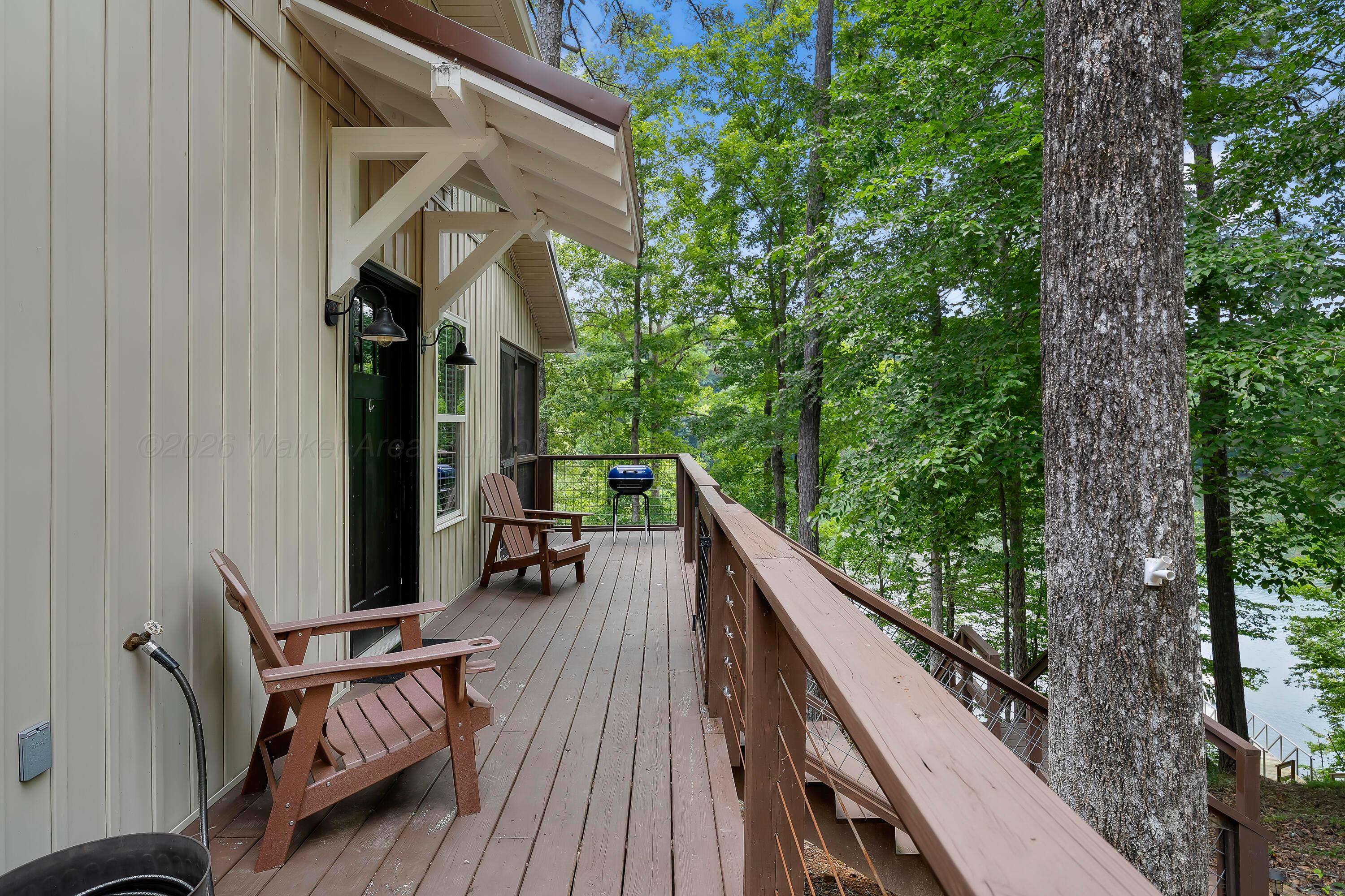 1055 LAKE Dr