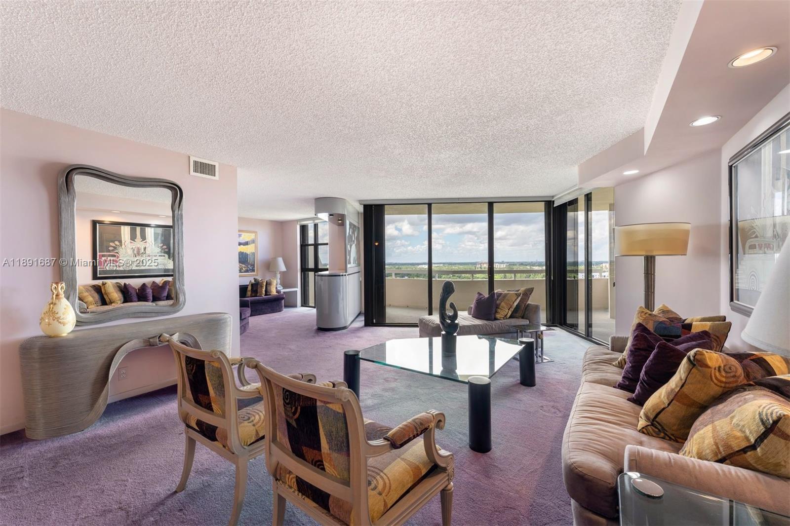 1000 Quayside Ter Unit: PH9