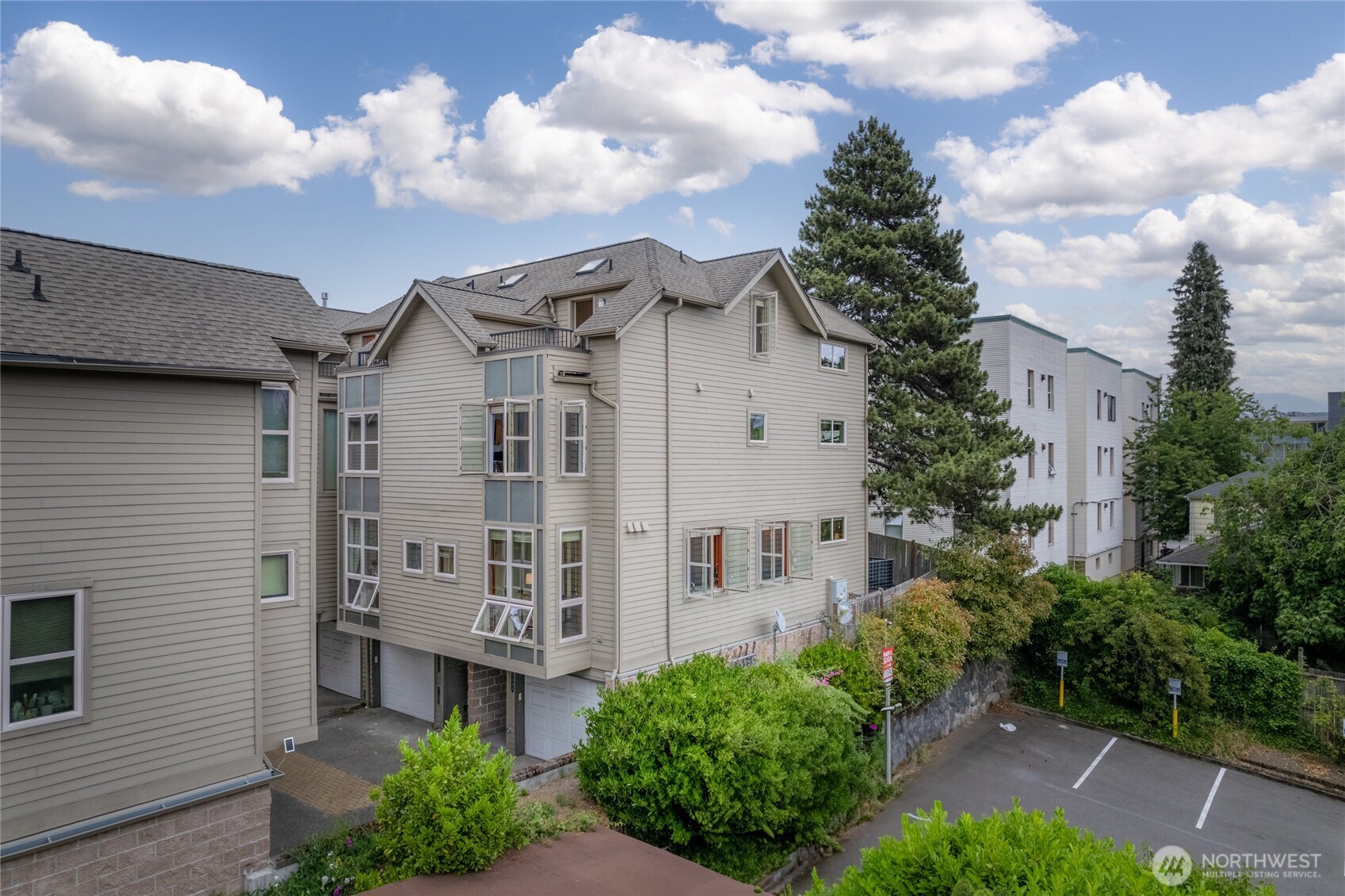 718 Nob Hill Avenue N Unit: A