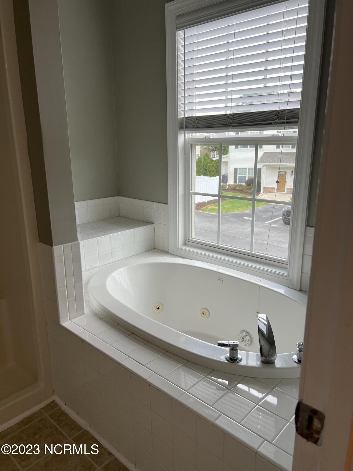 1935 Tara Court, 204