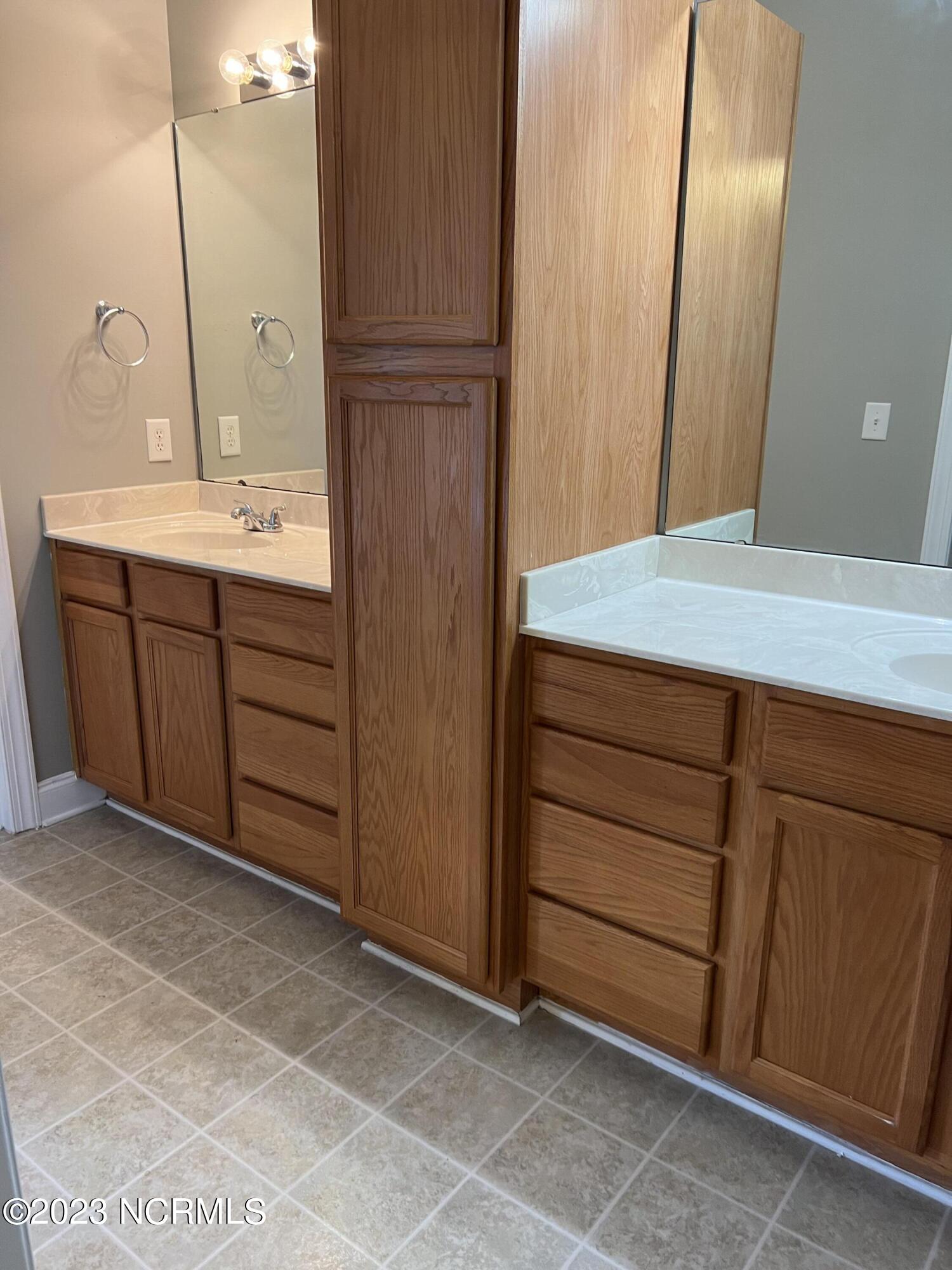 1935 Tara Court, 204