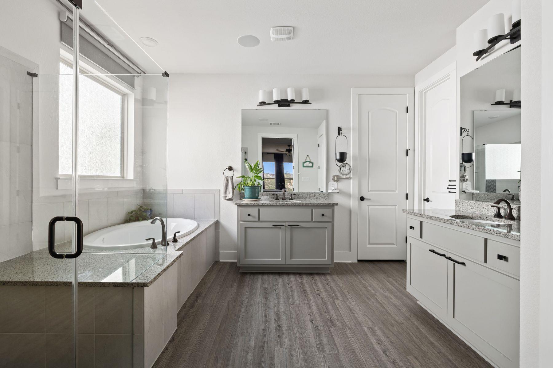 1925 Sorvino WALK, Leander