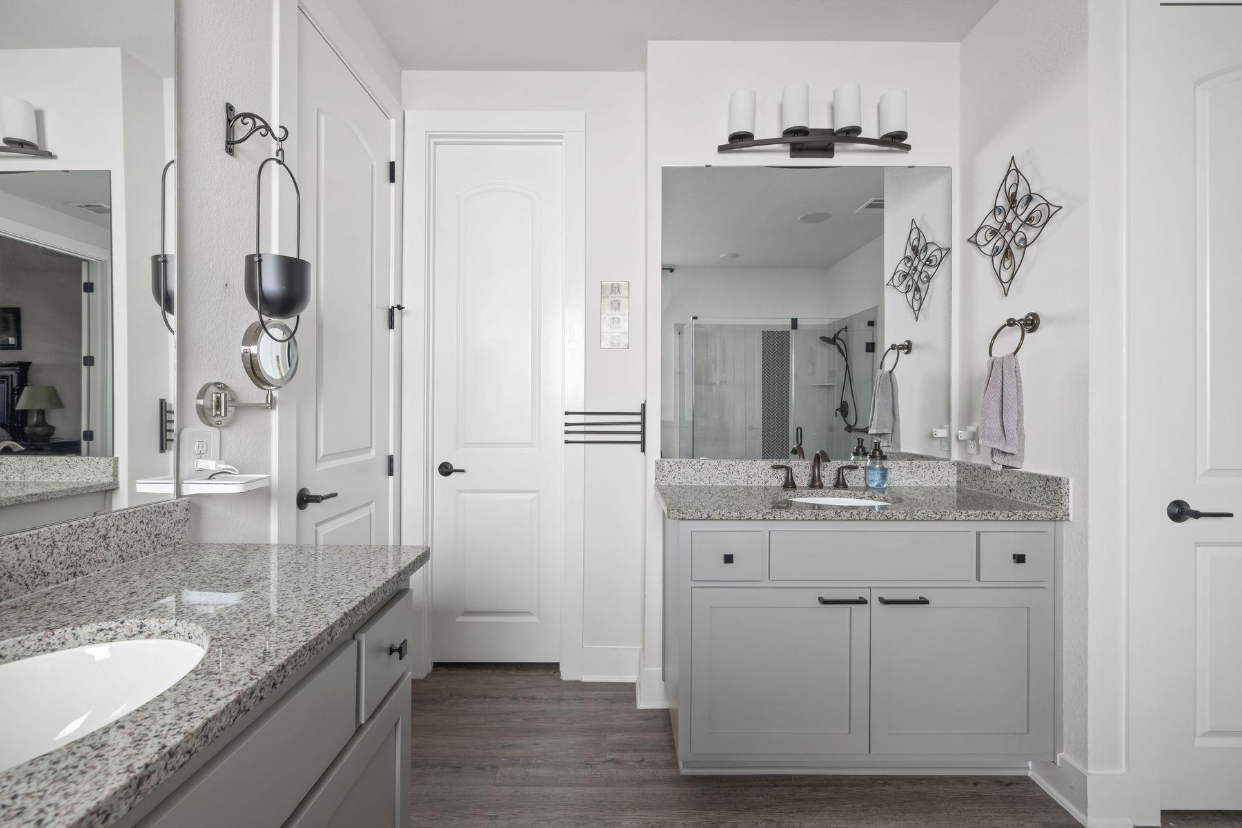 1925 Sorvino WALK, Leander