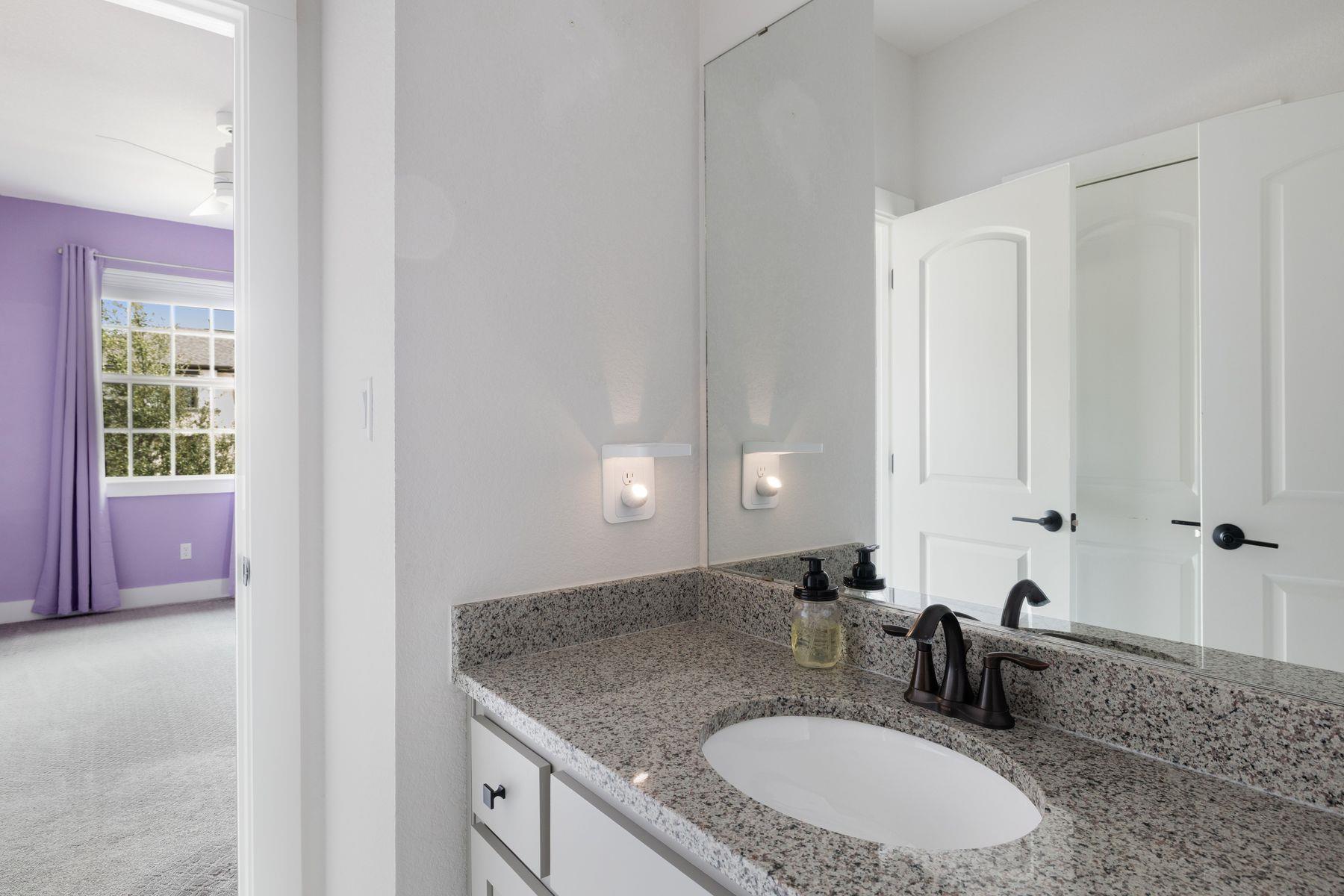 1925 Sorvino WALK, Leander