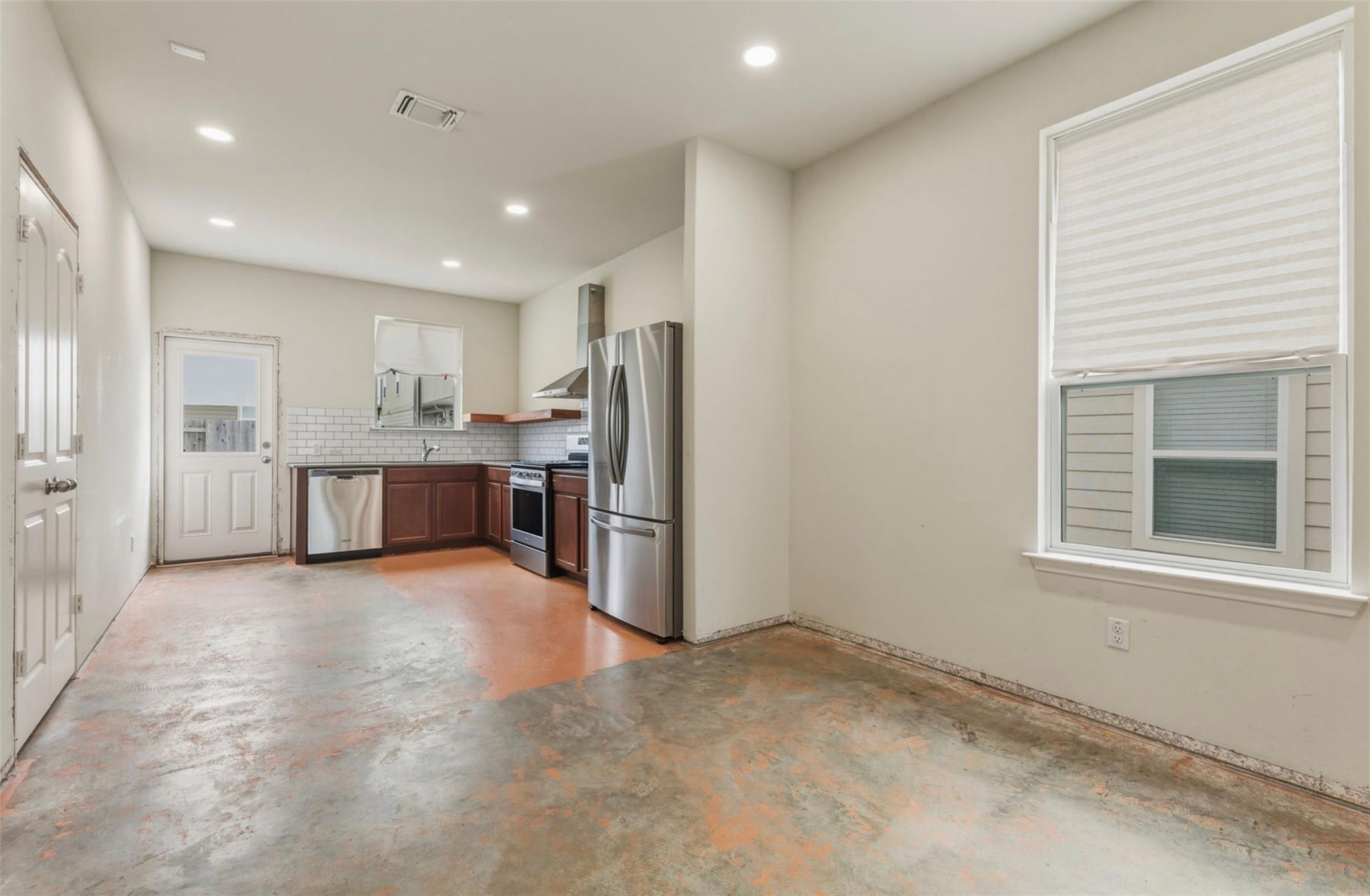 155 Big Leaf DR