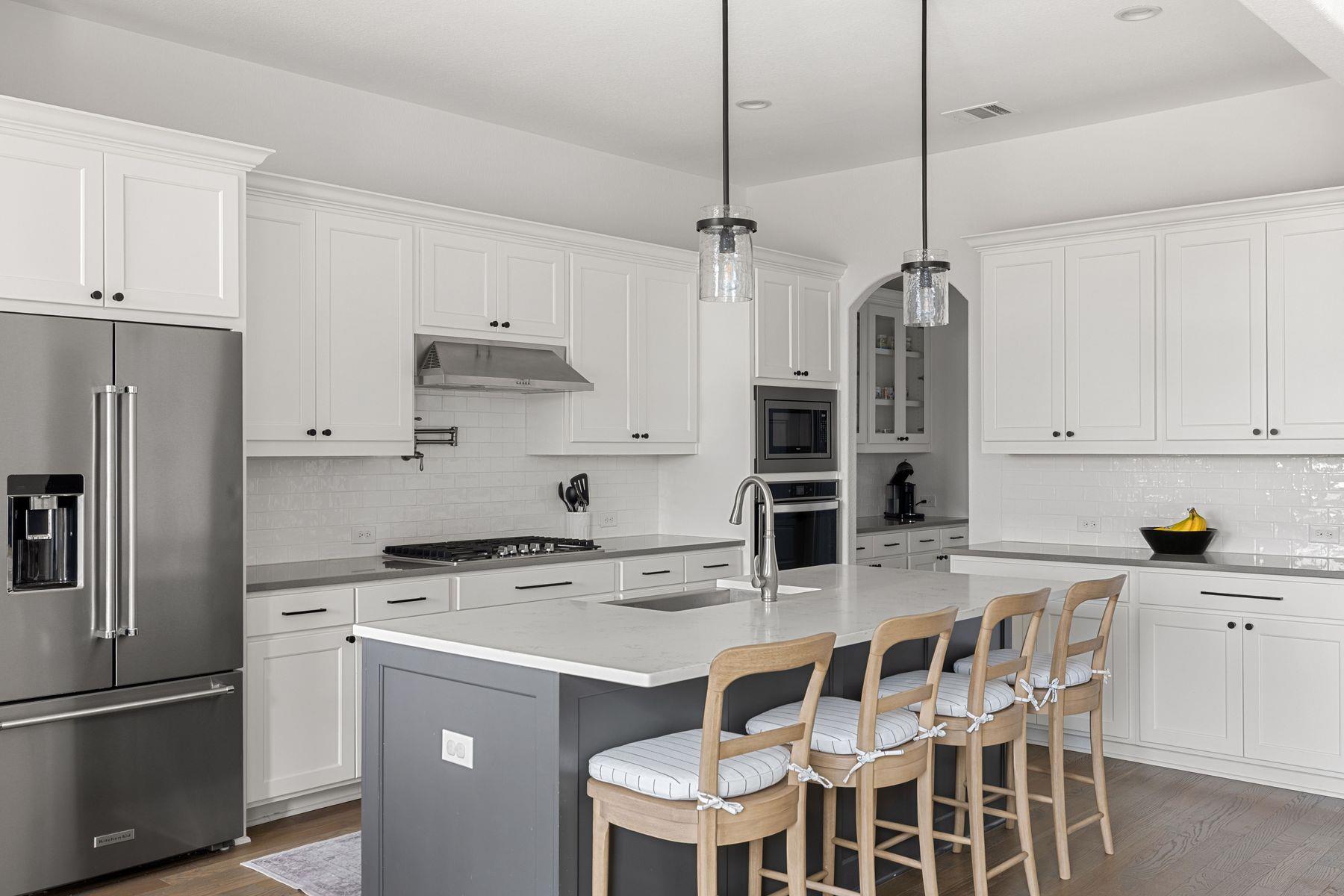 4236 Starry Night DR