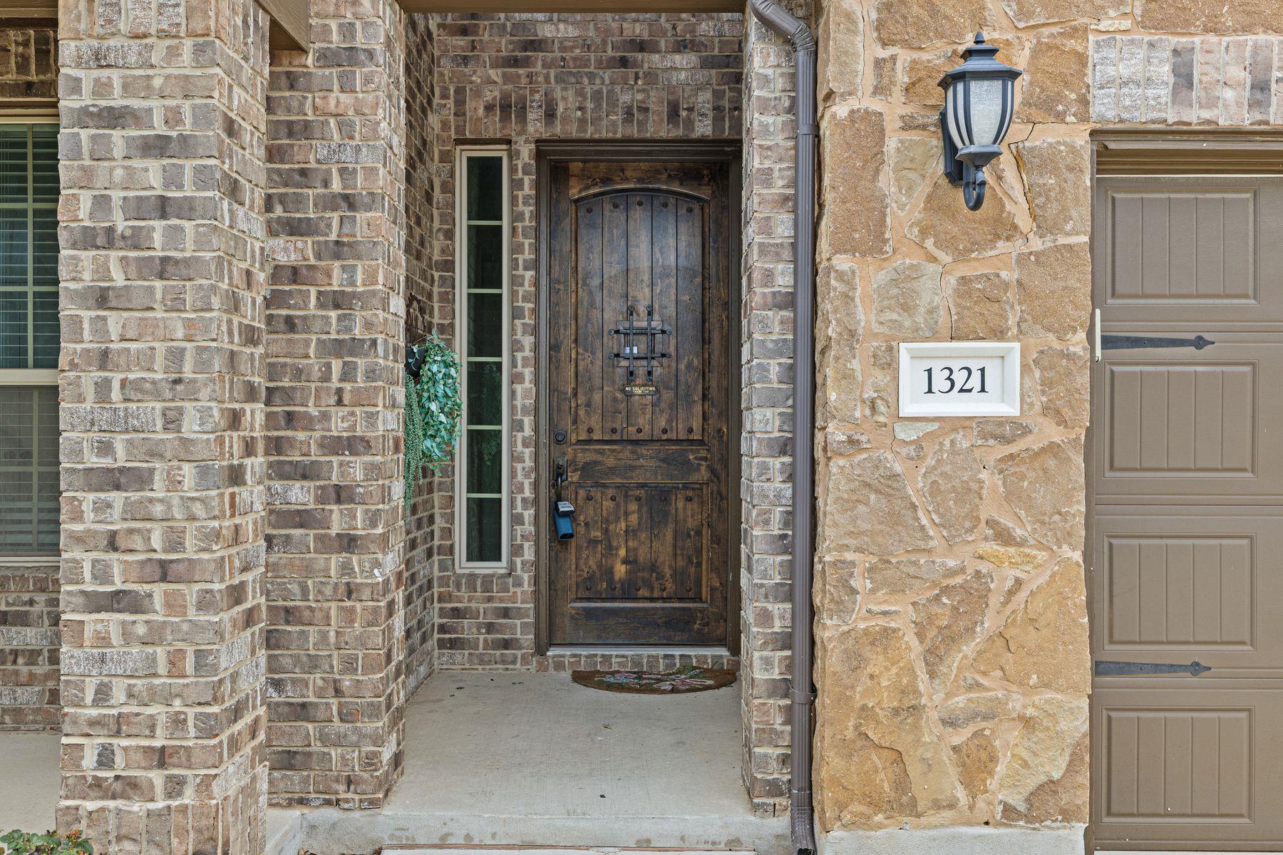 1321 Castalo LN