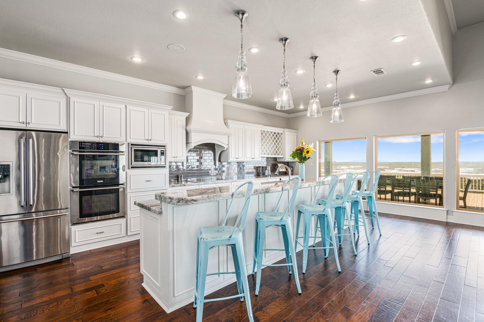 672 Villa DR
