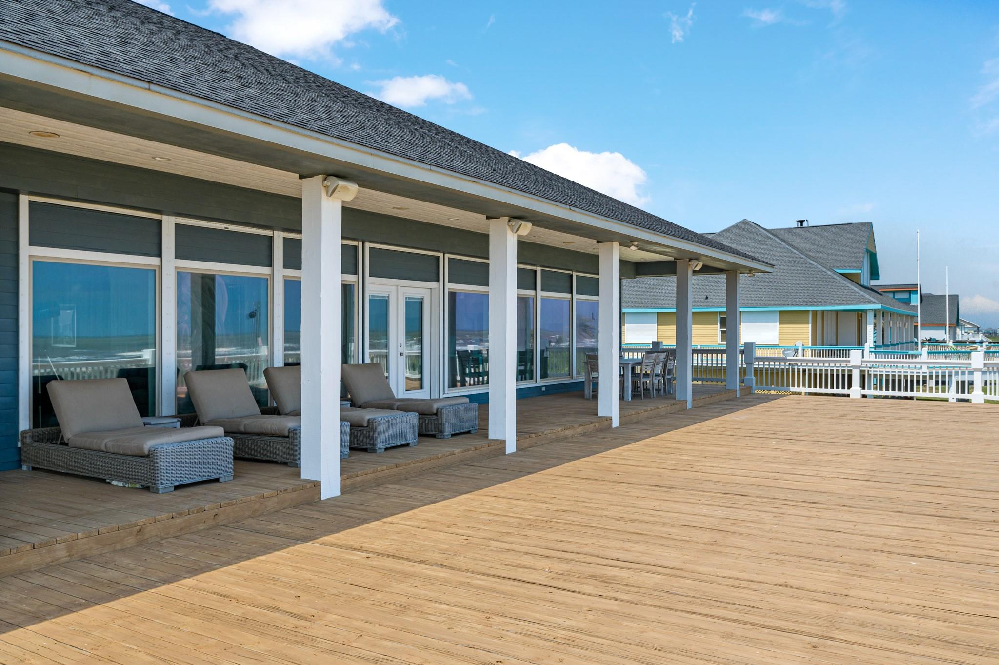 672 Villa DR