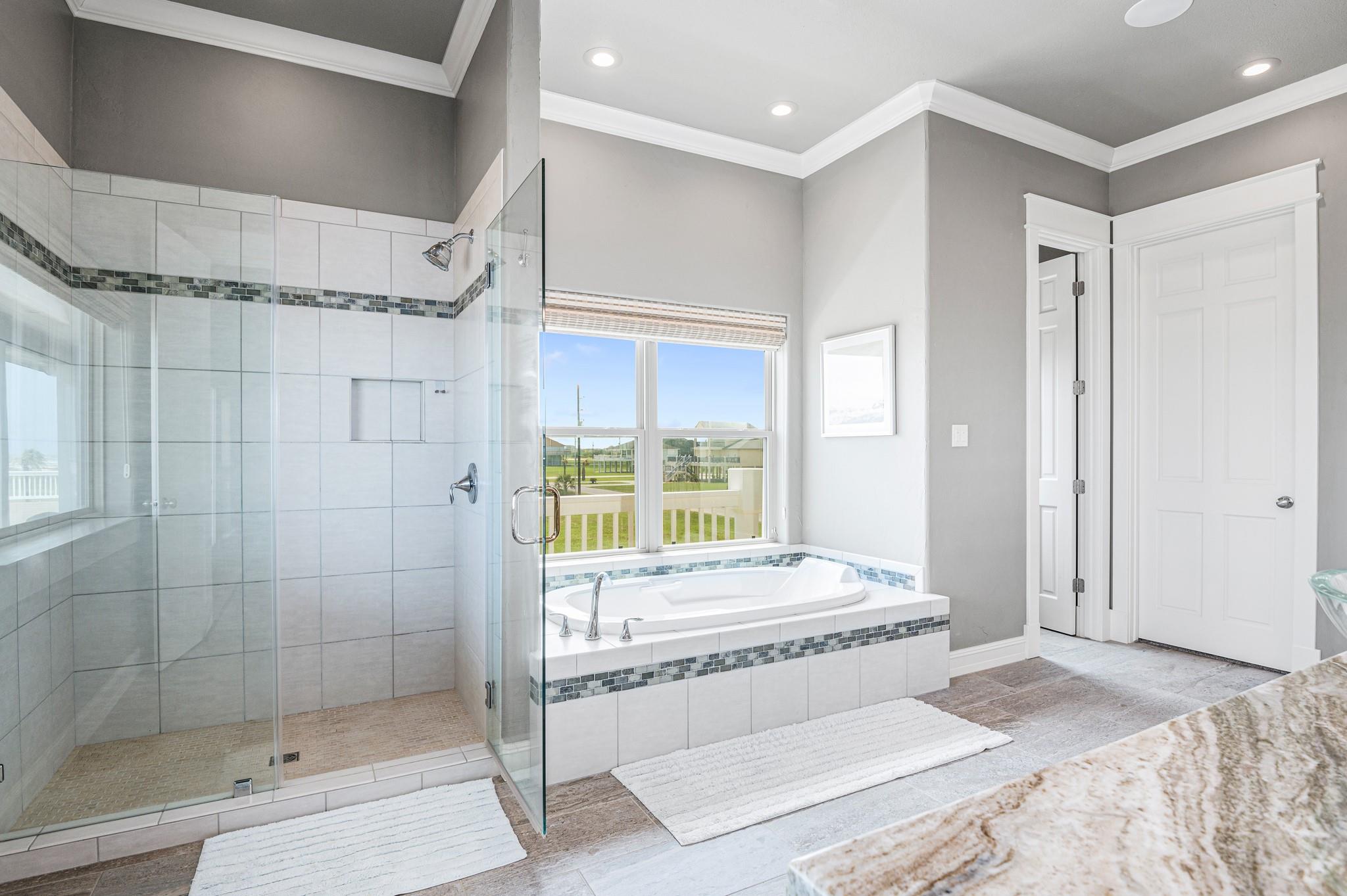 672 Villa DR