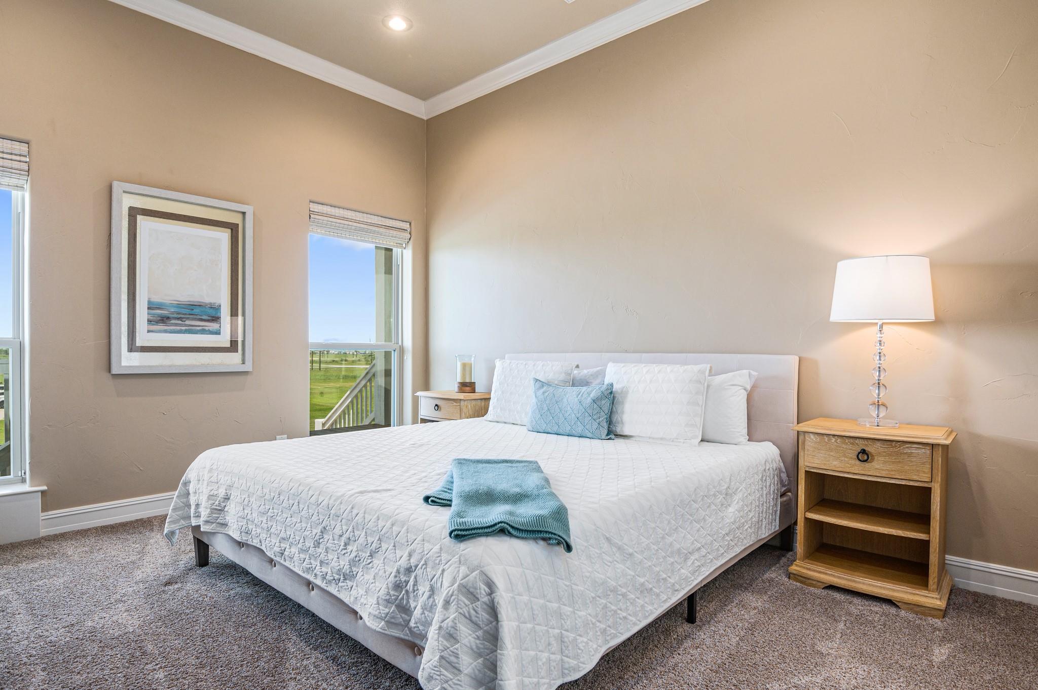 672 Villa DR
