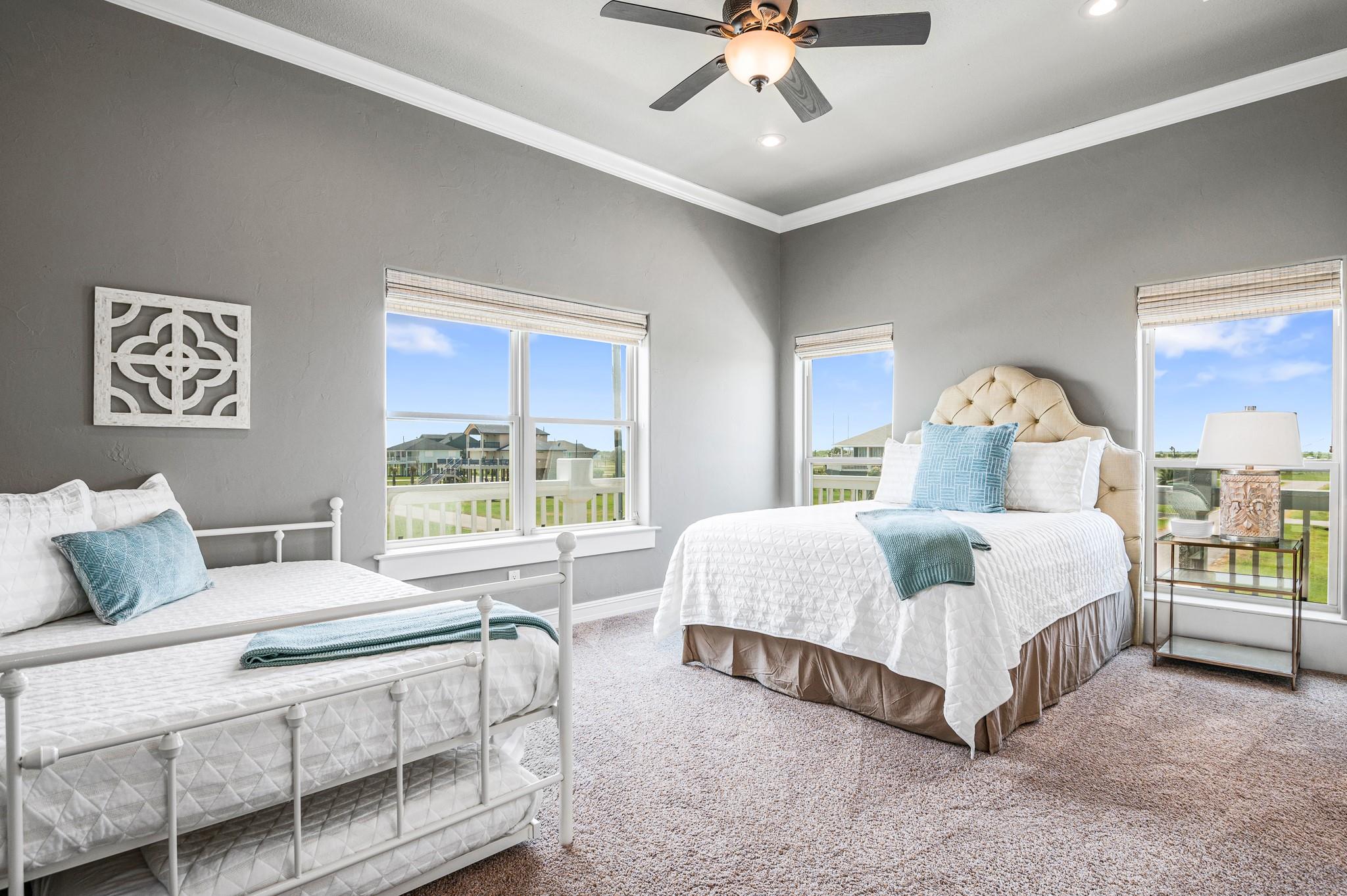 672 Villa DR