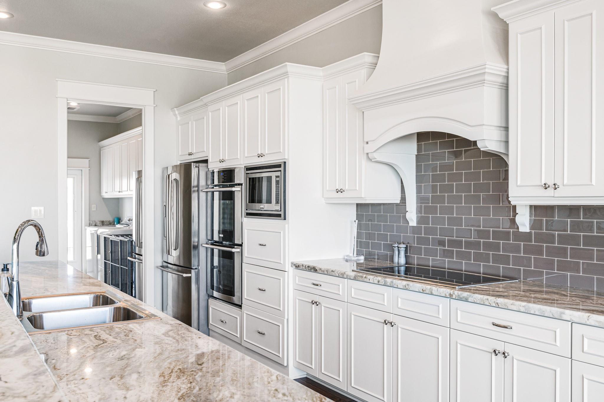 672 Villa DR