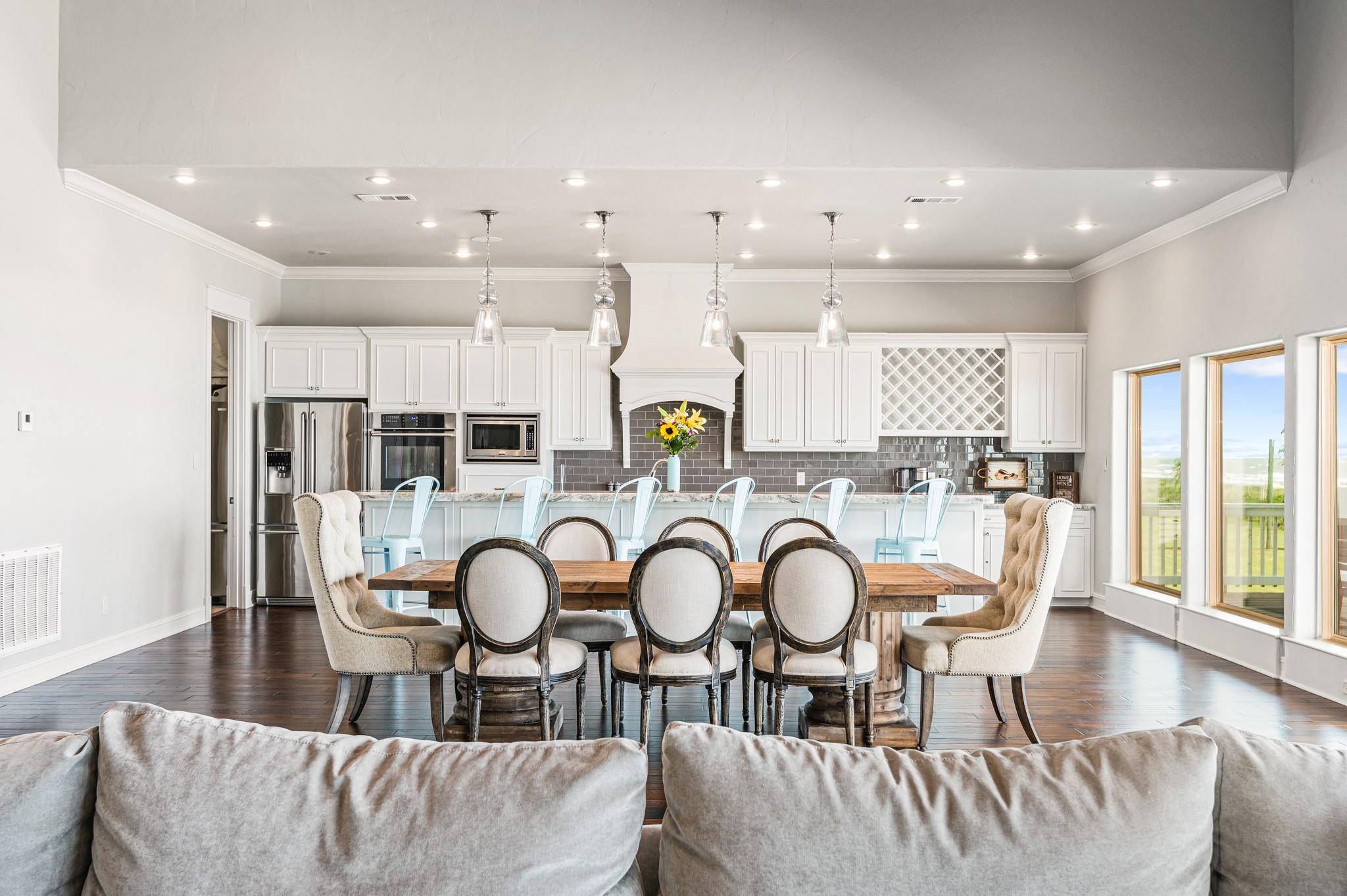 672 Villa DR