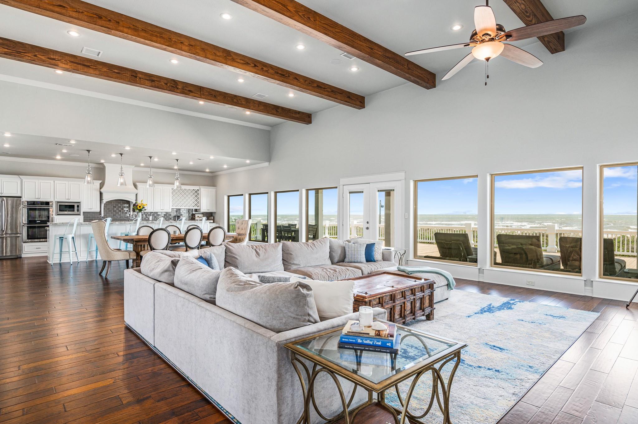 672 Villa DR