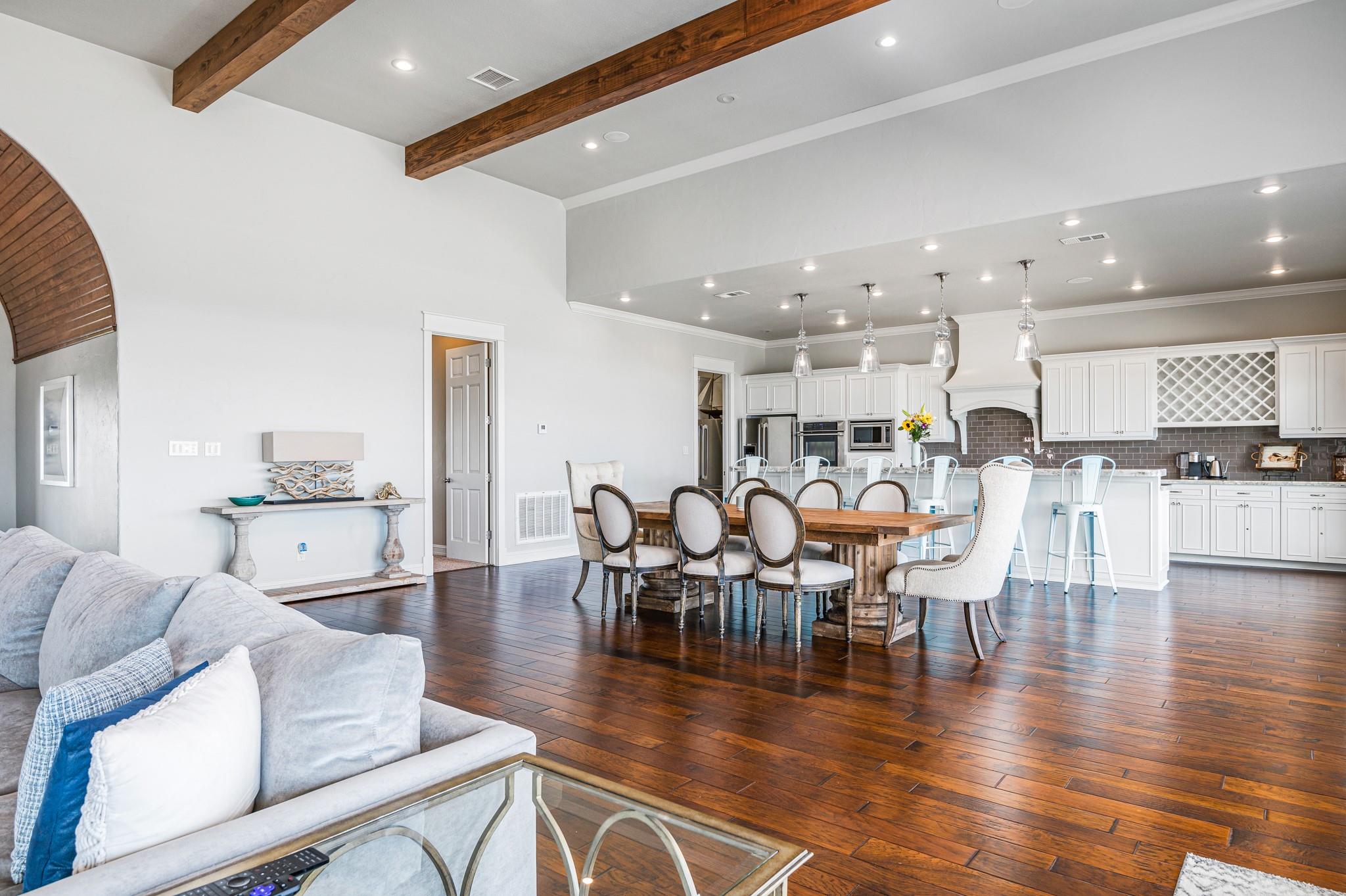 672 Villa DR