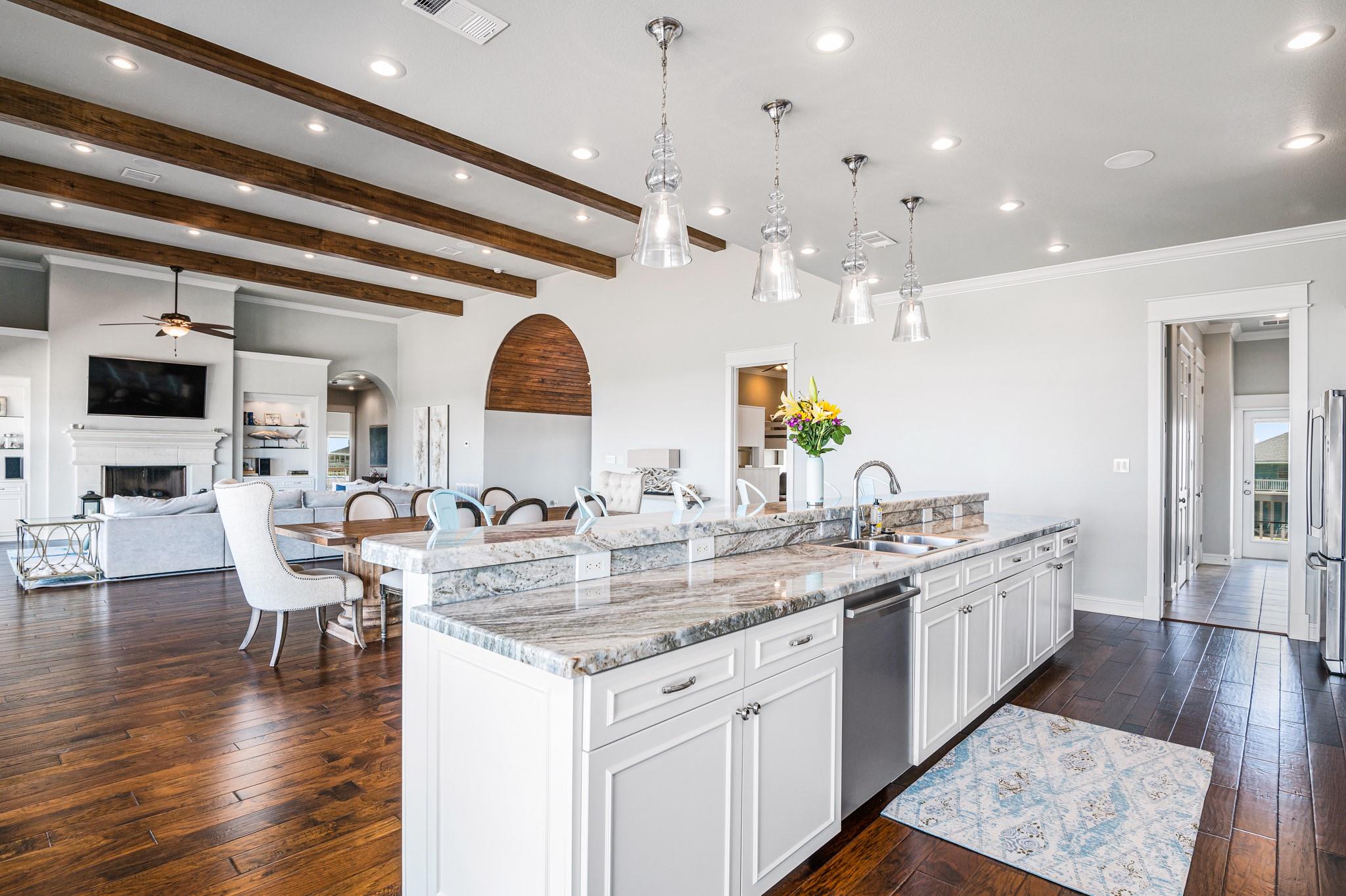 672 Villa DR