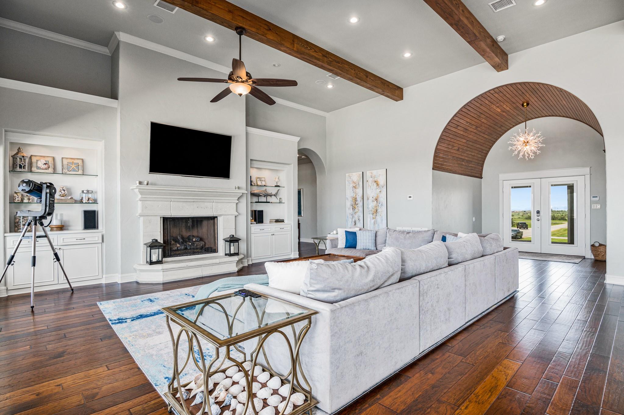 672 Villa DR