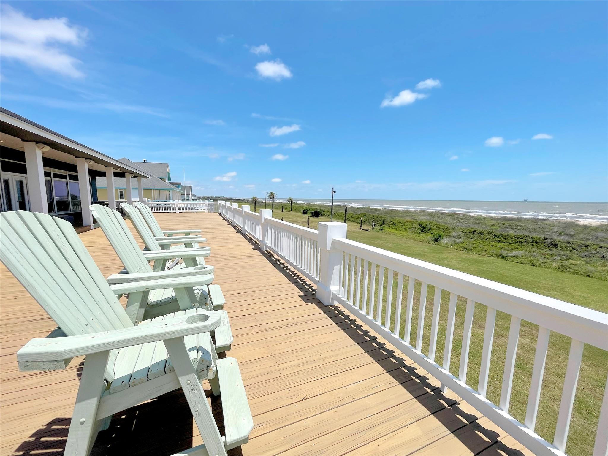 672 Villa DR