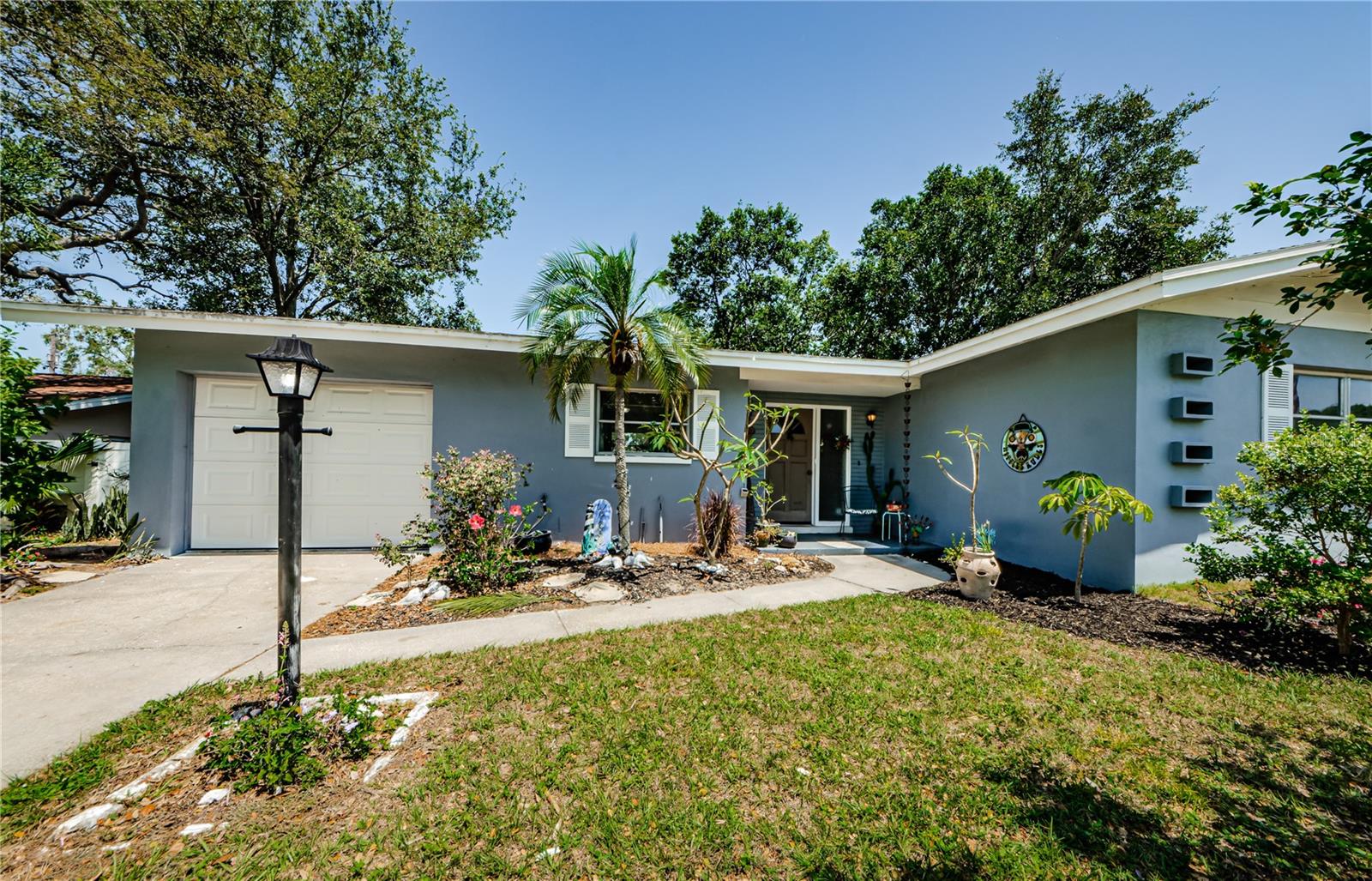 1942 ASHLAND DR